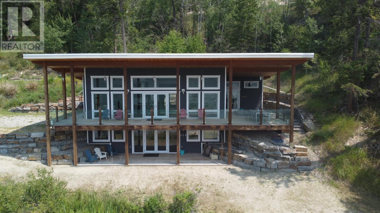 8257 Grainger Road, Canal Flats, British Columbia  V0B 1B0 - Photo 2 - 2477040