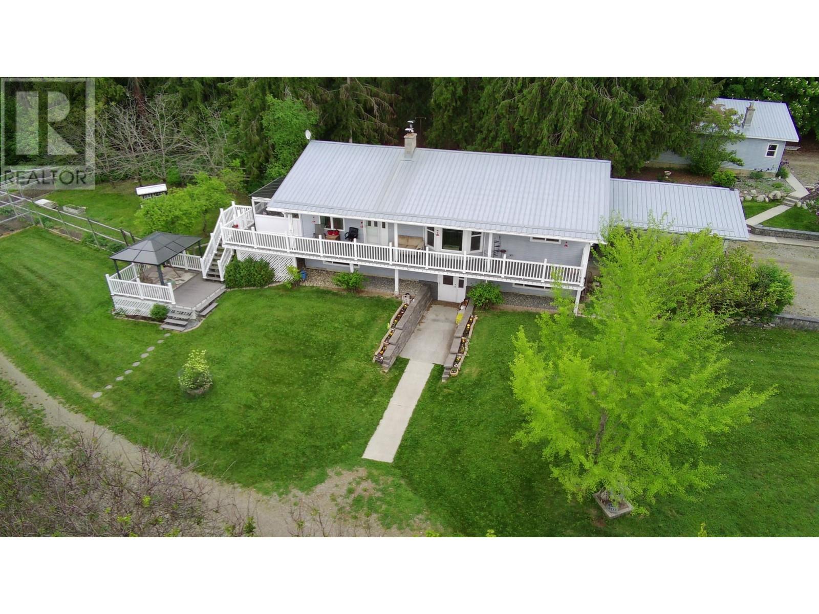 3635 Phillips Road, Creston, British Columbia  V0B 1G2 - Photo 1 - 2477090