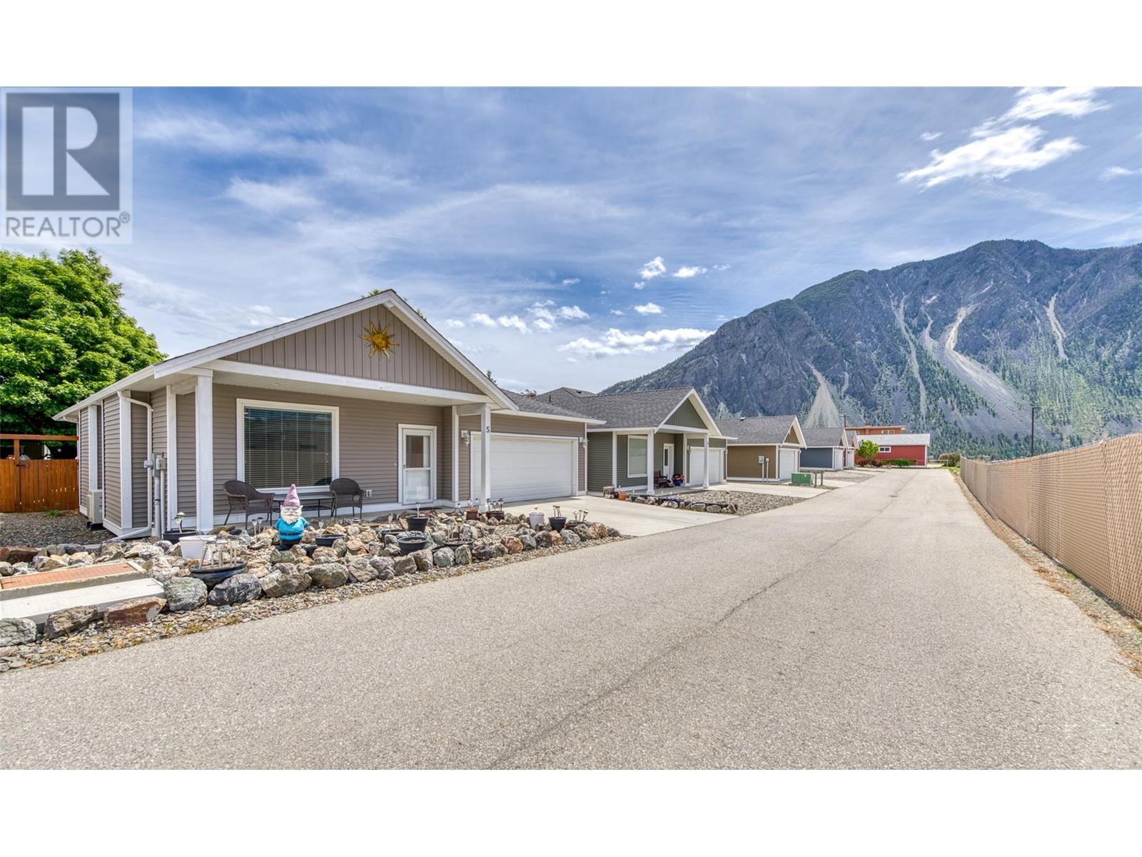 435 Highway 3a Unit# 5, Keremeos, British Columbia  V0X 1N2 - Photo 2 - 10314066