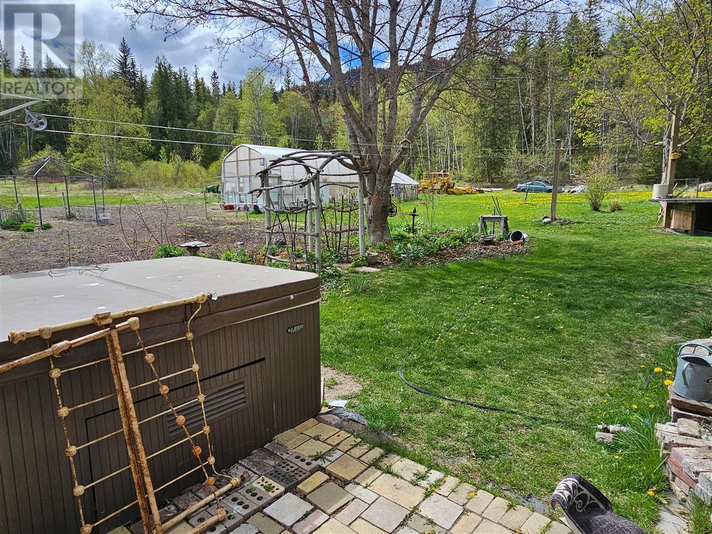 4187 Mcnab Road, Little Fort, British Columbia  V0e 1N2 - Photo 7 - 178752