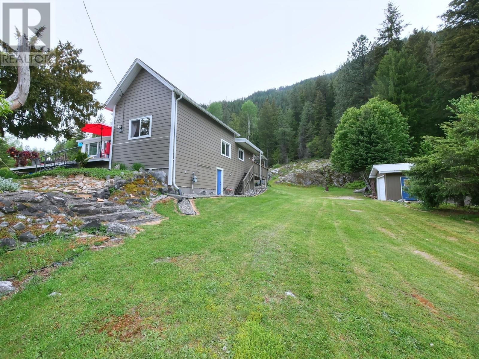 1753 3a Highway, Castlegar, British Columbia  V1N 4R8 - Photo 10 - 2477208