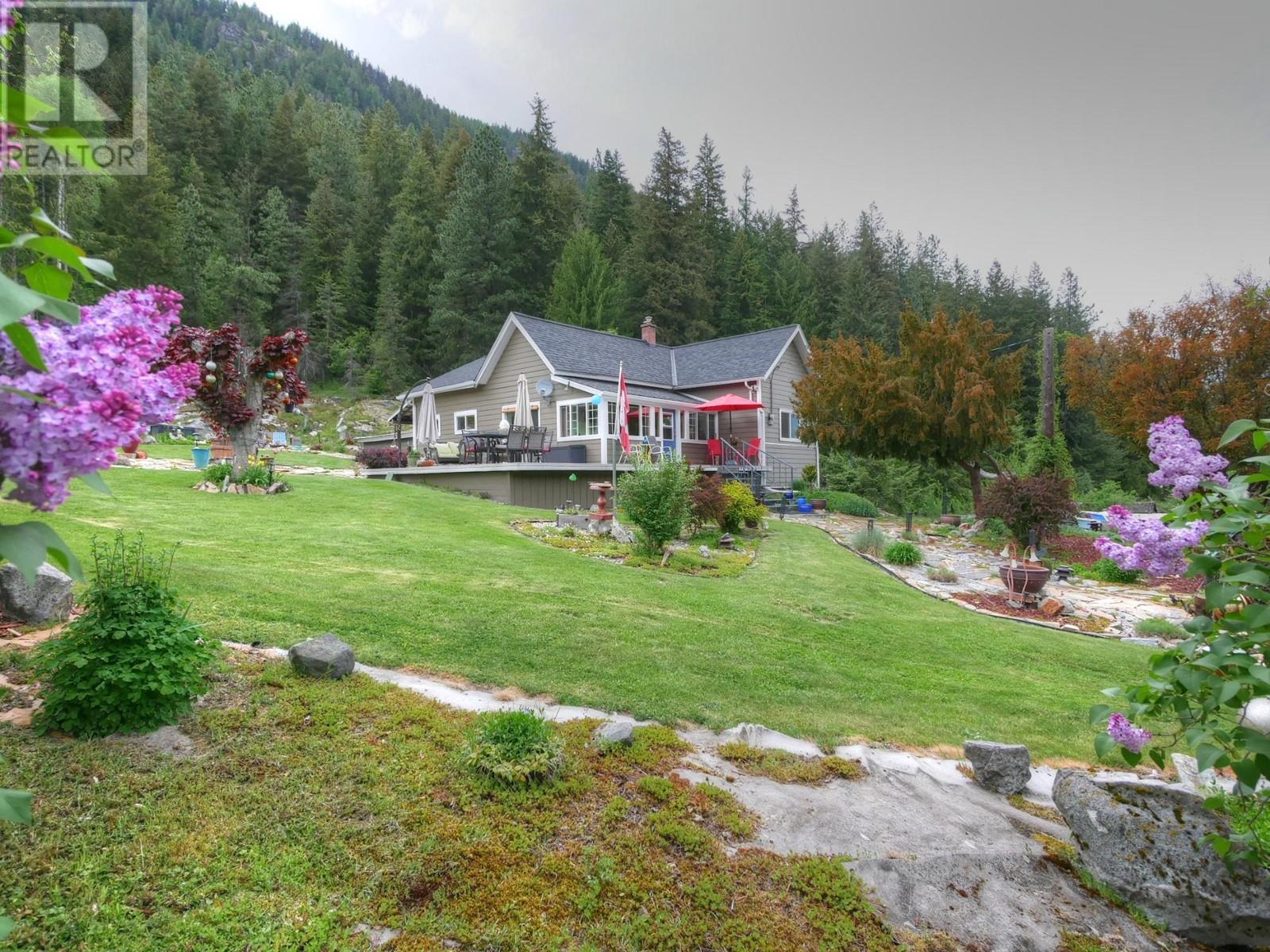 1753 3a Highway, Castlegar, British Columbia  V1N 4R8 - Photo 12 - 2477208