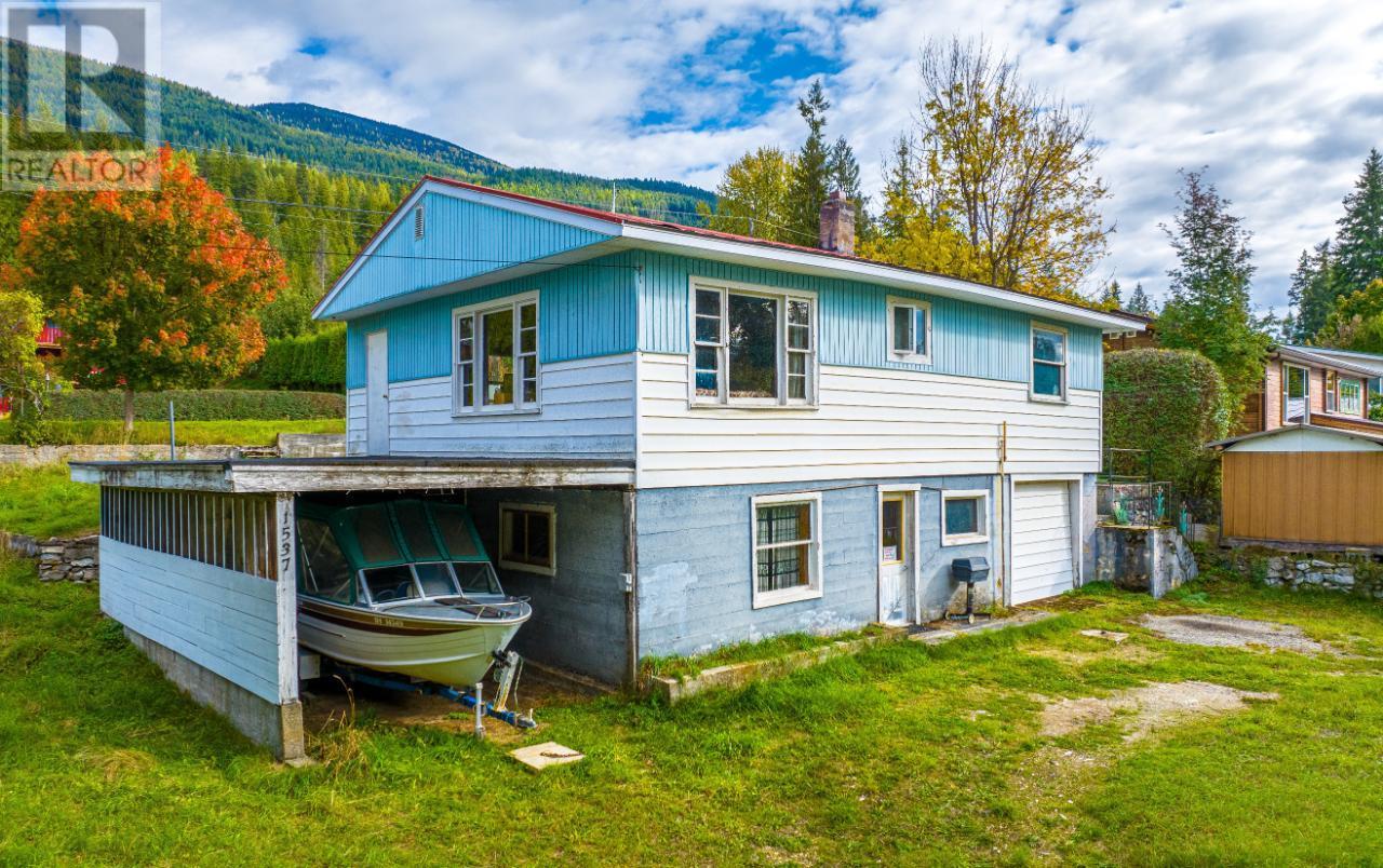 1537 Russel Avenue, Riondel, British Columbia  V0B 2B0 - Photo 5 - 2477221