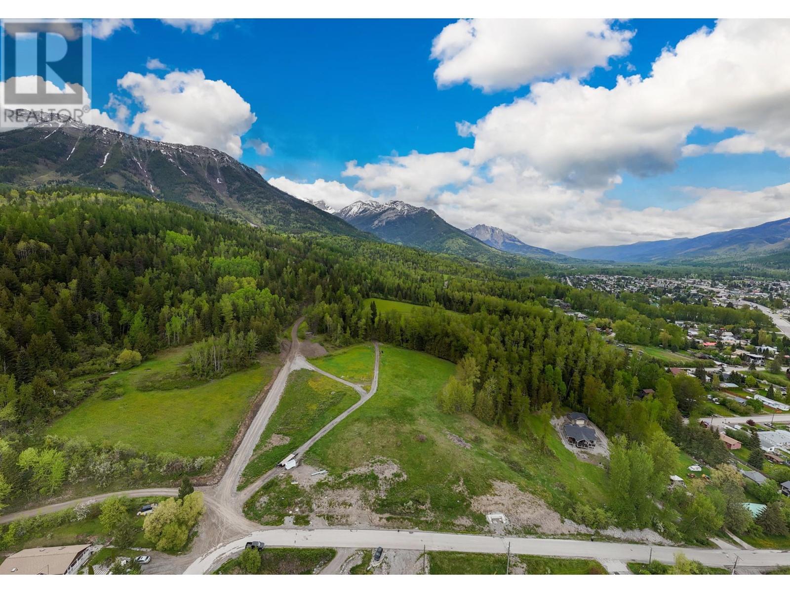 1673 Mcleod Avenue, Fernie, British Columbia  V0B 1M1 - Photo 14 - 2477230