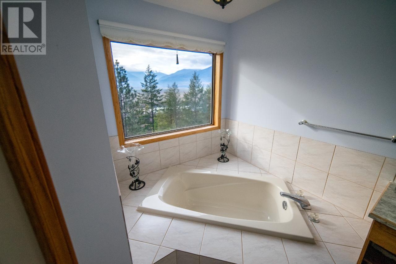 1205 Fox Tree Road, Creston, British Columbia  V0B 1G2 - Photo 17 - 2477744