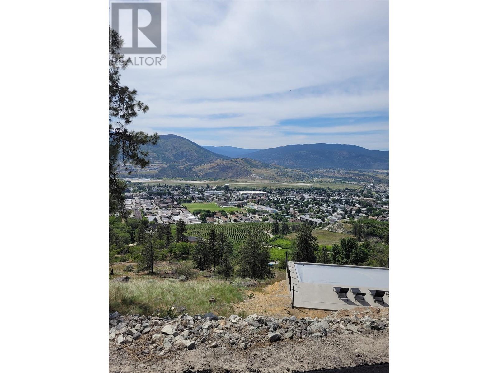 3150 Juniper Drive, Penticton, British Columbia  V2A 7T1 - Photo 3 - 10317897