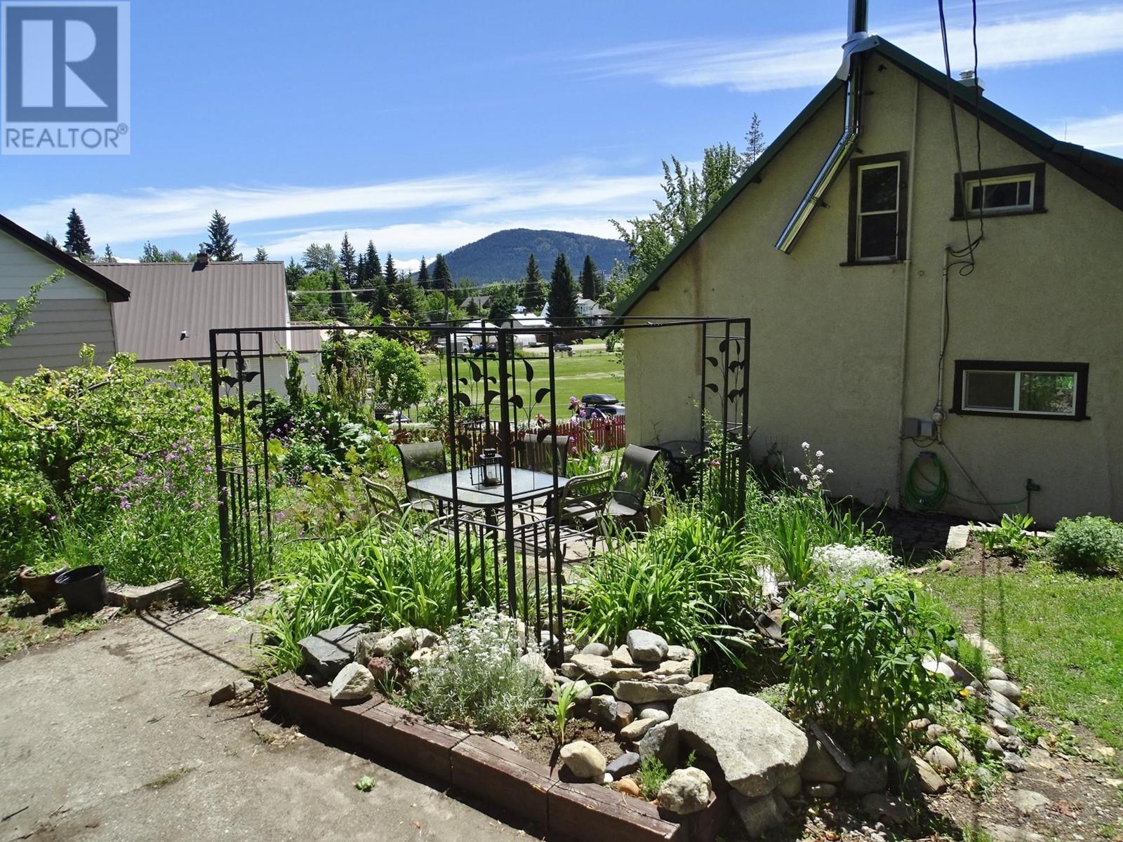 2062 Sixth Avenue, Rossland, British Columbia  V0G 1Y0 - Photo 47 - 2478026