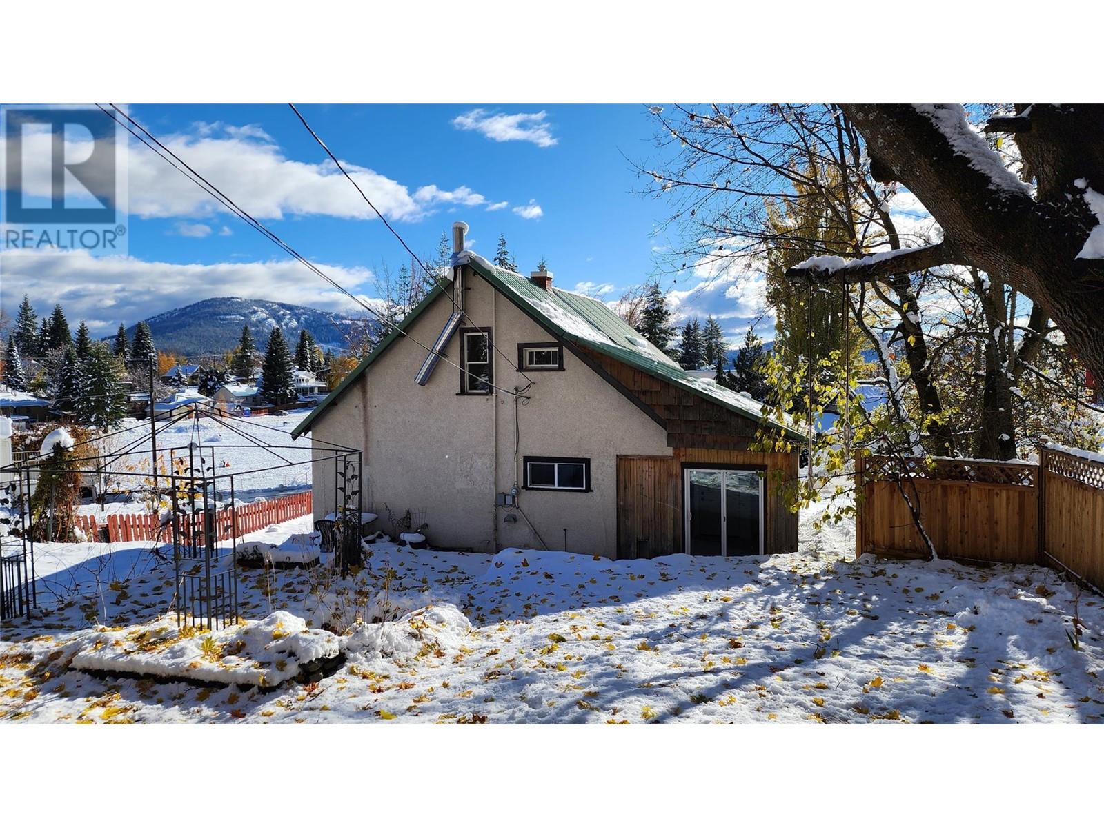 2062 Sixth Avenue, Rossland, British Columbia  V0G 1Y0 - Photo 5 - 2478026