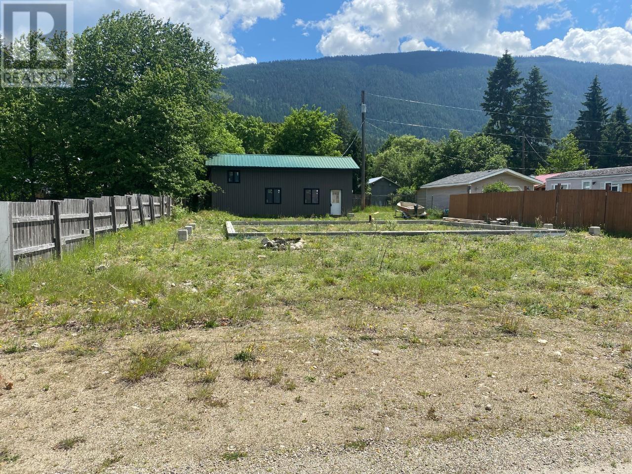 708 Main Street, Slocan, British Columbia  V0G 2C0 - Photo 12 - 2478090