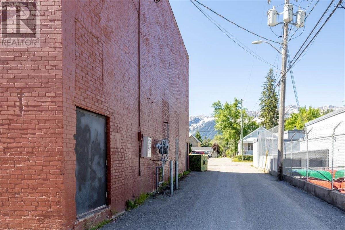 321 2nd Avenue, Fernie, British Columbia  V0B 1M0 - Photo 48 - 2478079