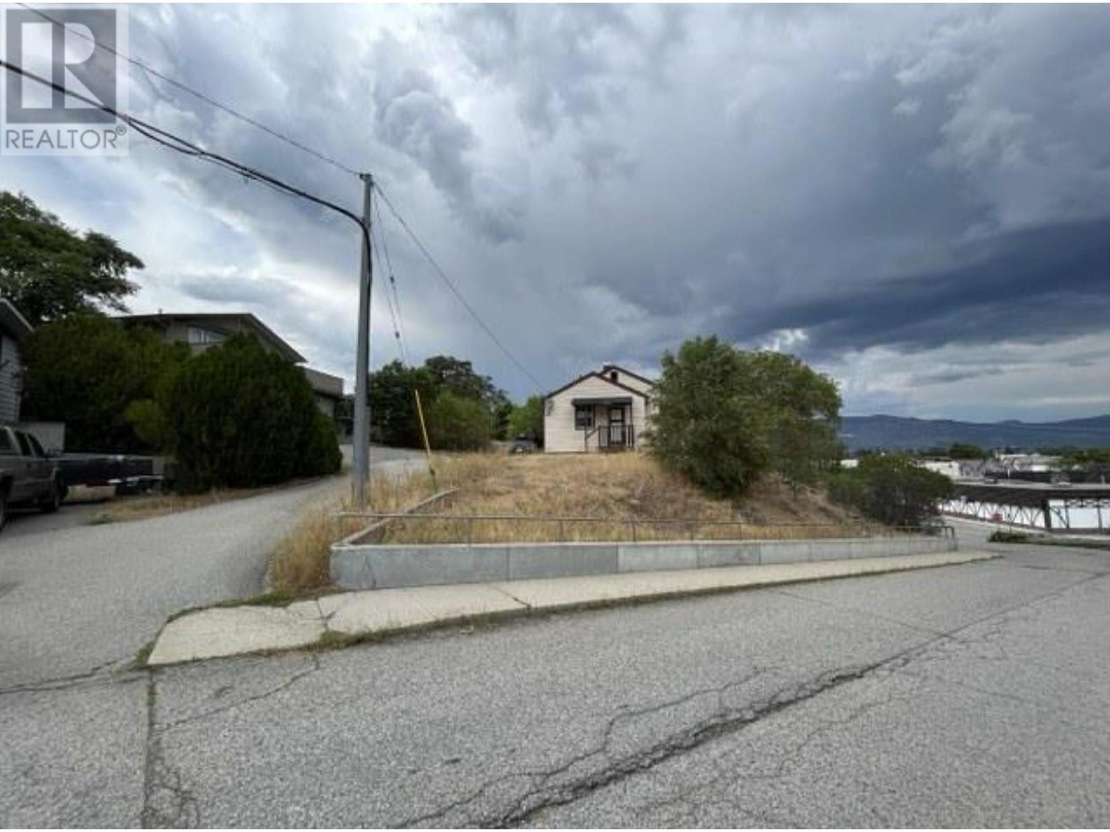 10504 Hunt Street, Summerland, British Columbia  V0H 1Z0 - Photo 4 - 10318595