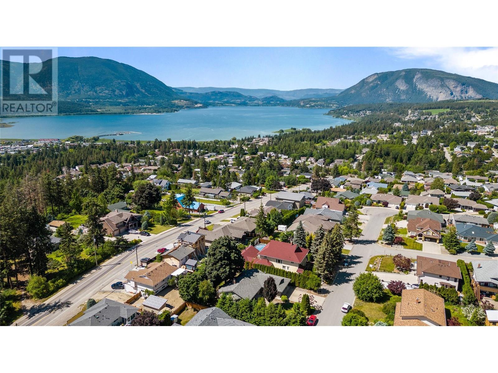 581 21 Street Se, Salmon Arm, British Columbia  V1E 1K5 - Photo 2 - 10318707