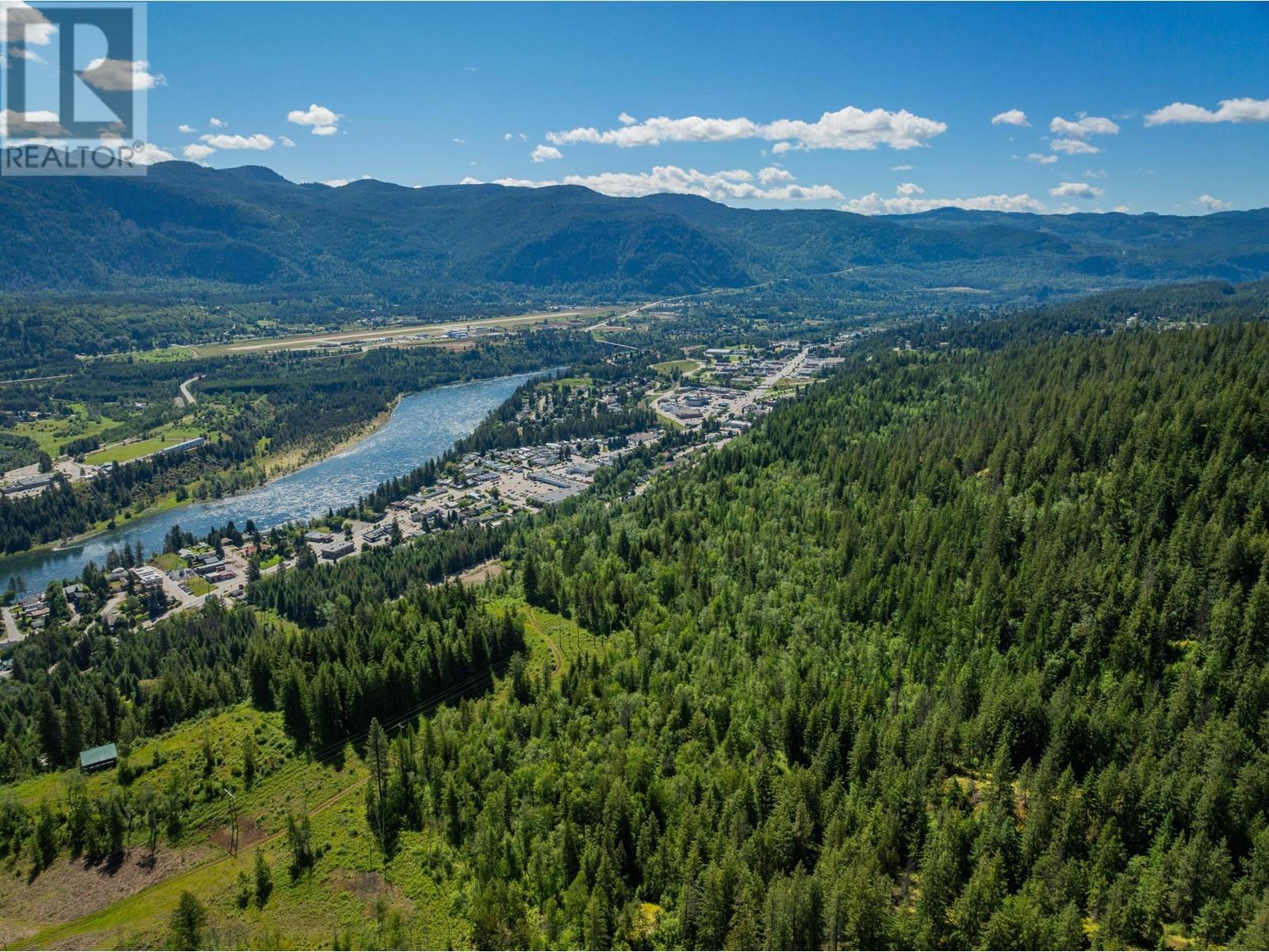 1402 Woodland Drive, Castlegar, British Columbia  V1N 4J4 - Photo 2 - 2478409