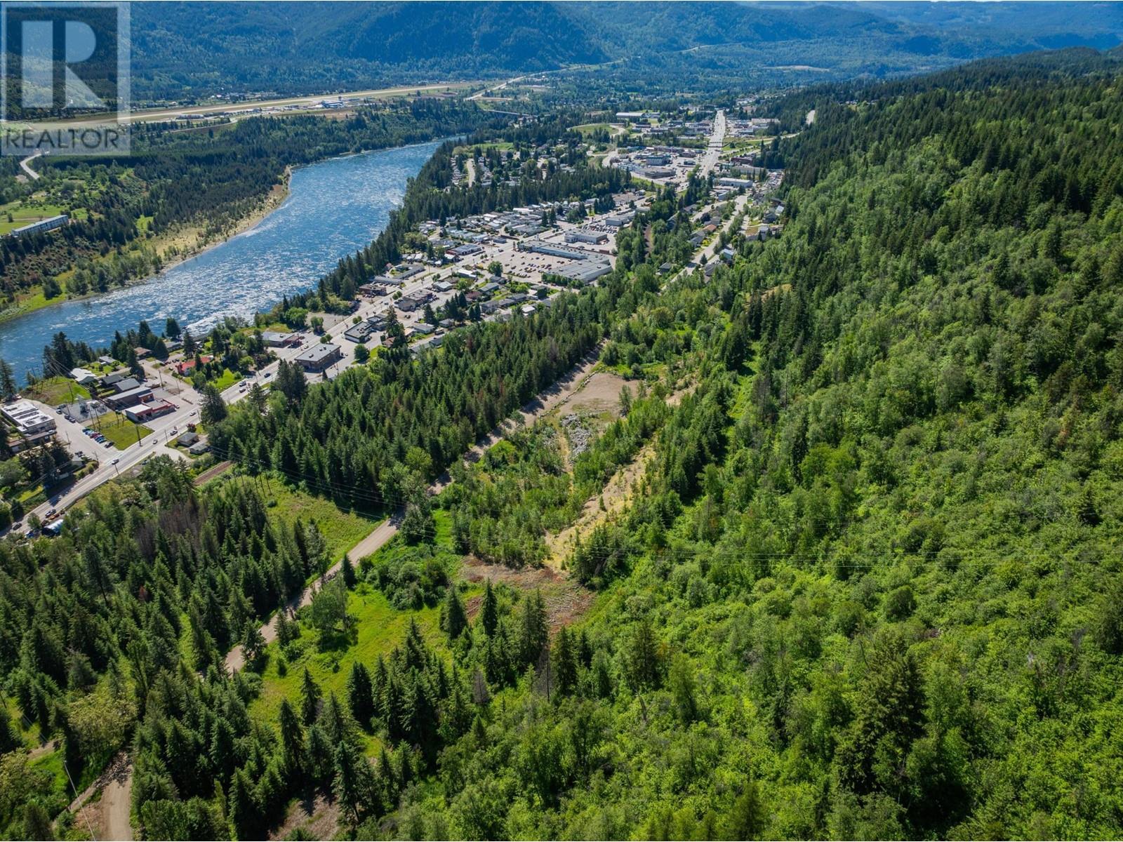 1402 Woodland Drive, Castlegar, British Columbia  V1N 4J4 - Photo 3 - 2478409