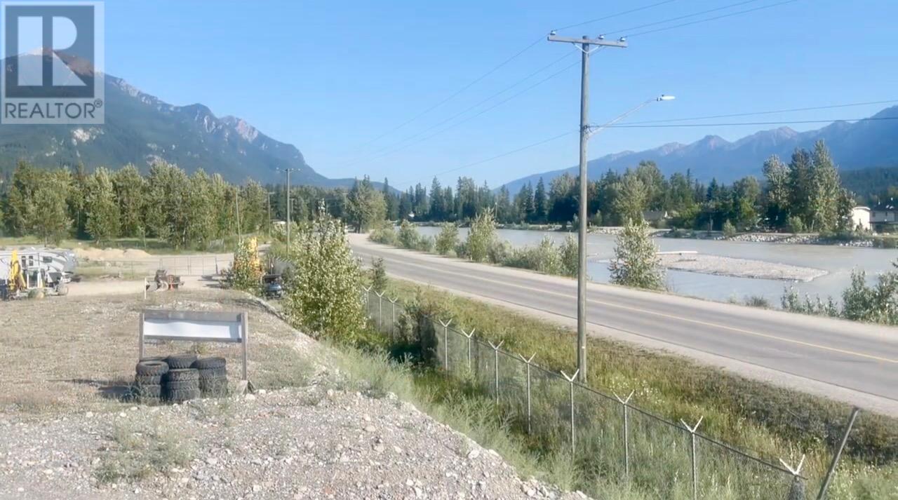 870 Kicking Horse Drive, Golden, British Columbia  V0A 1H0 - Photo 11 - 2478395