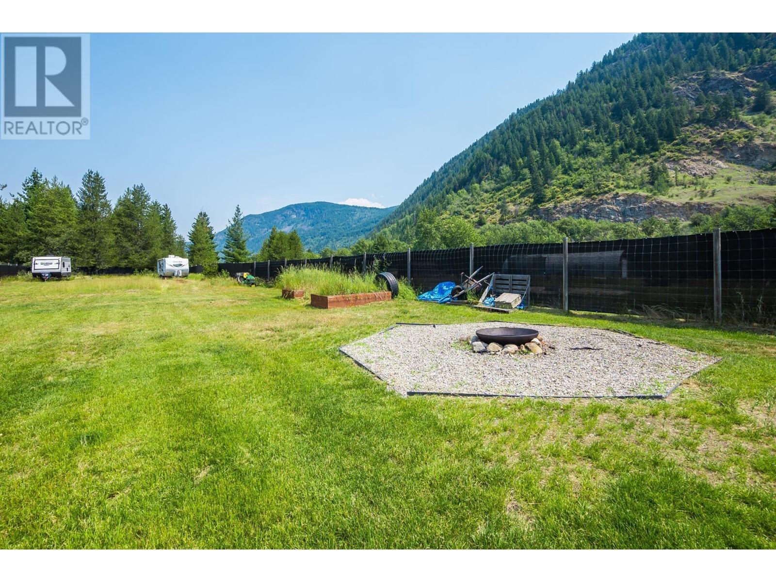 934 Hillview Road, Ootischenia, British Columbia  V1N 4K7 - Photo 54 - 2478427