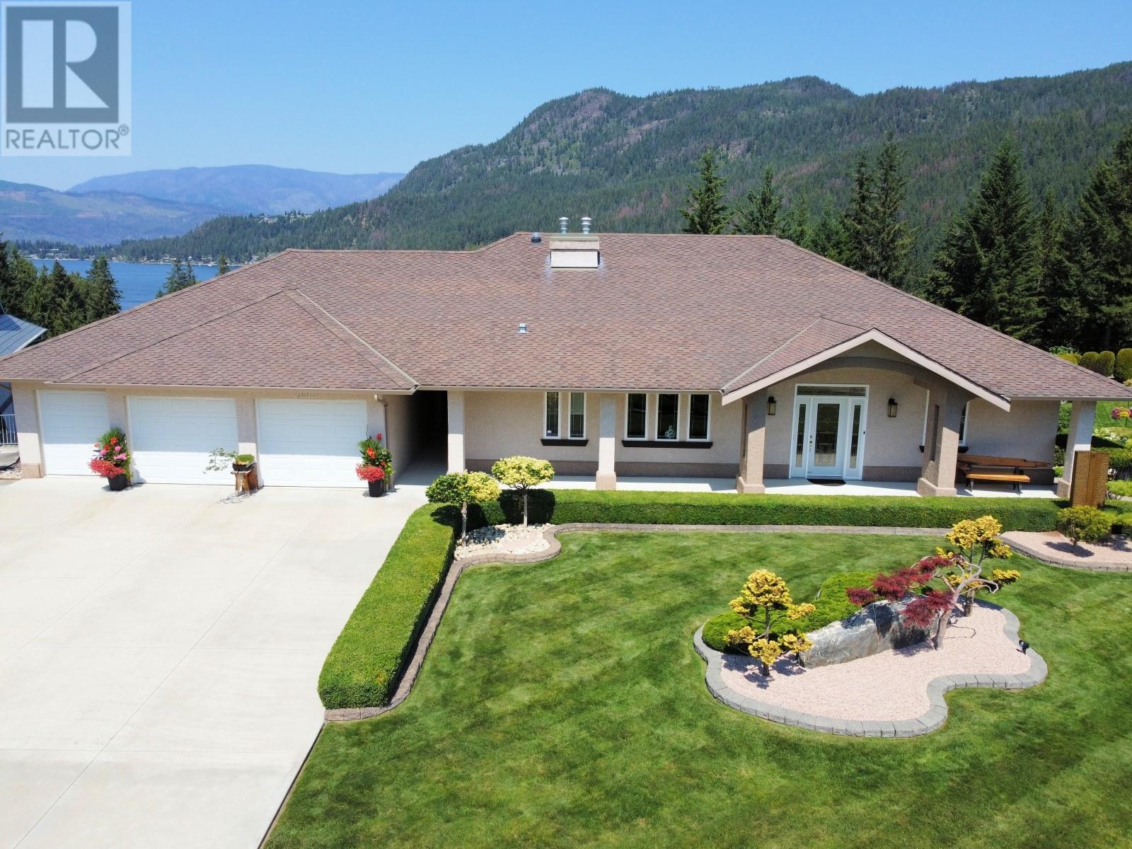 2675 Doebert Road, Blind Bay, British Columbia  V0E 1H1 - Photo 1 - 10320141