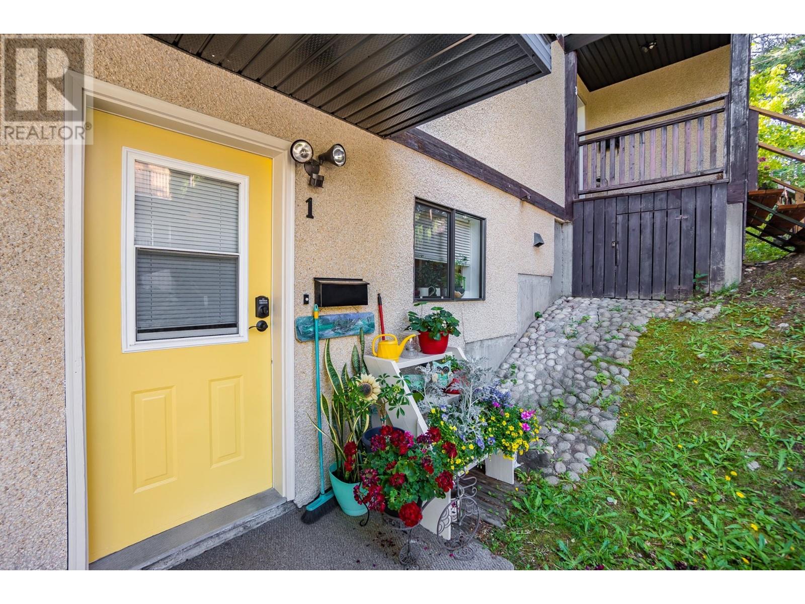 607 12th Street, Castlegar, British Columbia  V1N 4C2 - Photo 42 - 2478623