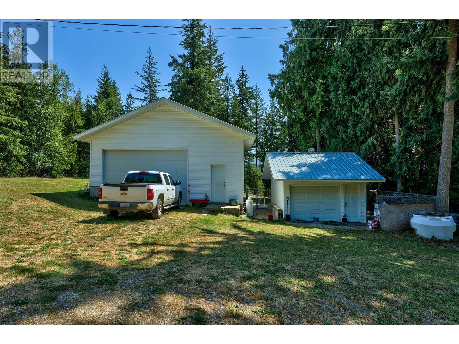 6803 Magna Bay Drive, Magna Bay, British Columbia  V0E 1A0 - Photo 29 - 10320474