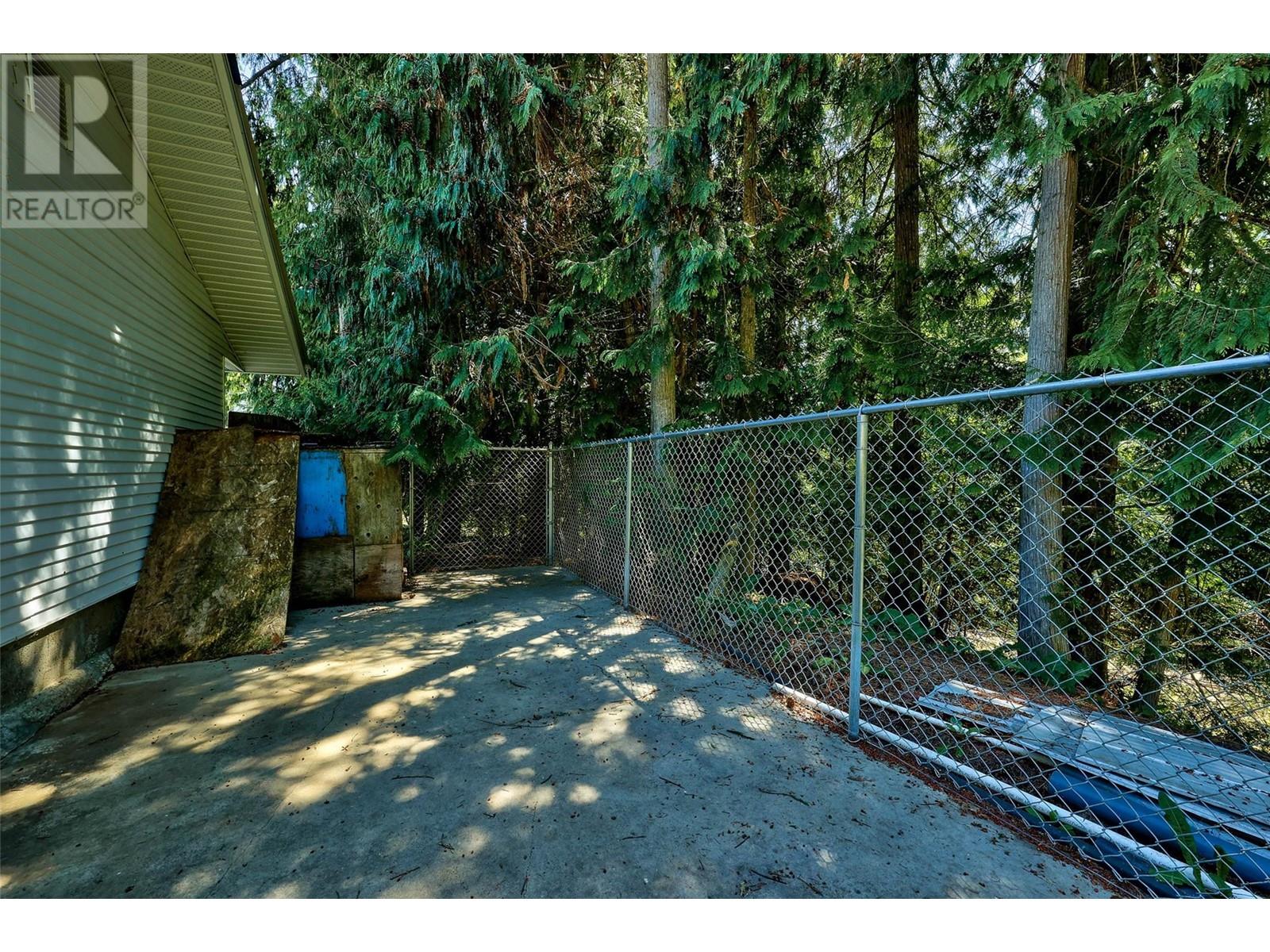 6803 Magna Bay Drive, Magna Bay, British Columbia  V0E 1A0 - Photo 38 - 10320474