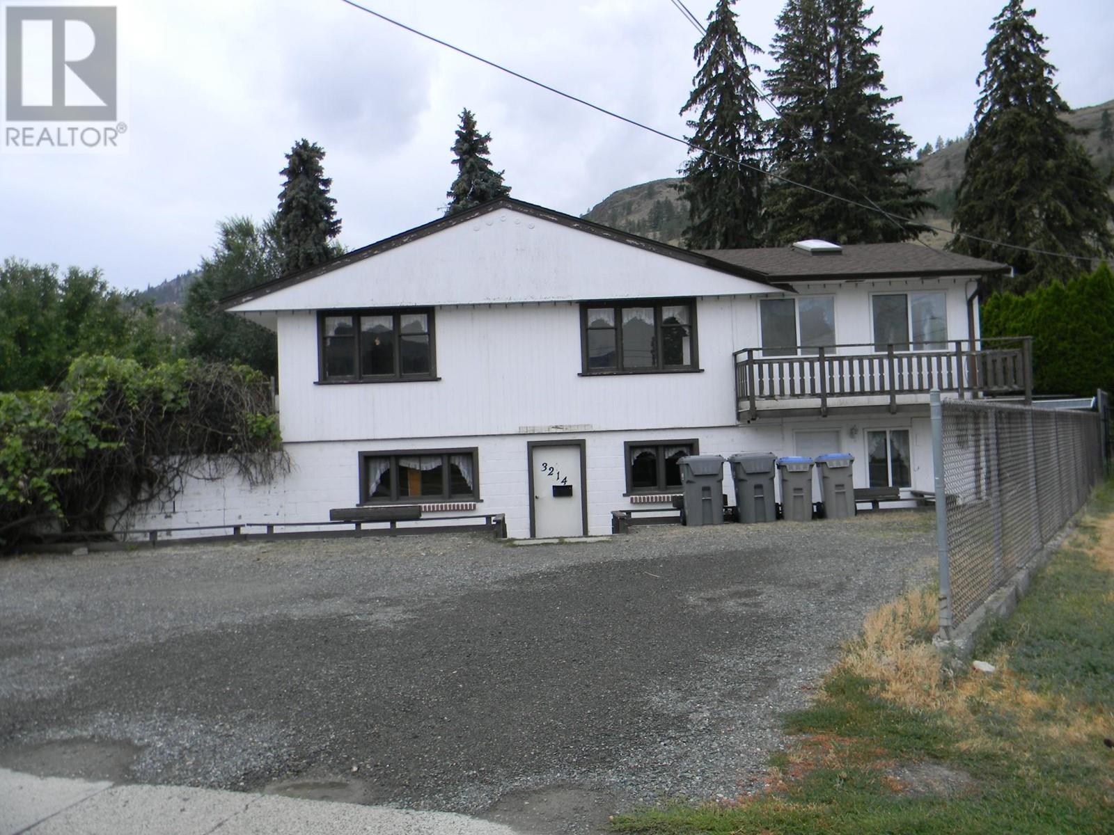 3214 Hargraves Place, Kamloops, British Columbia  V2B 8H3 - Photo 1 - 180088