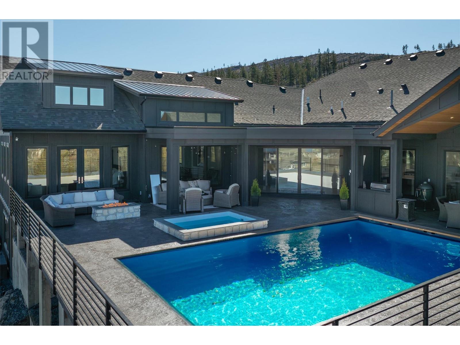 652 Trumpeter Road, Kelowna, British Columbia  V1W 4L6 - Photo 1 - 10320781