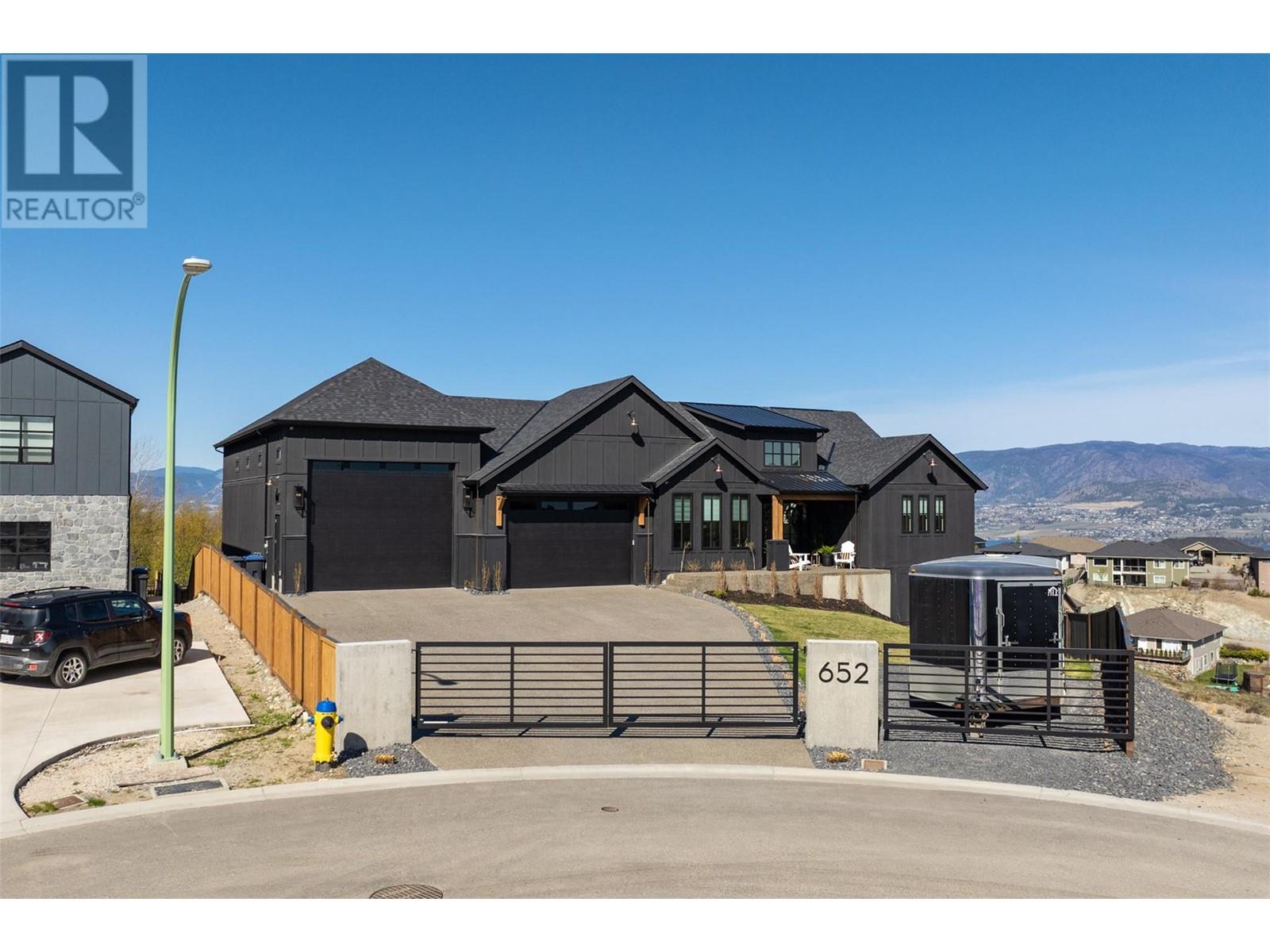 652 Trumpeter Road, Kelowna, British Columbia  V1W 4L6 - Photo 2 - 10320781