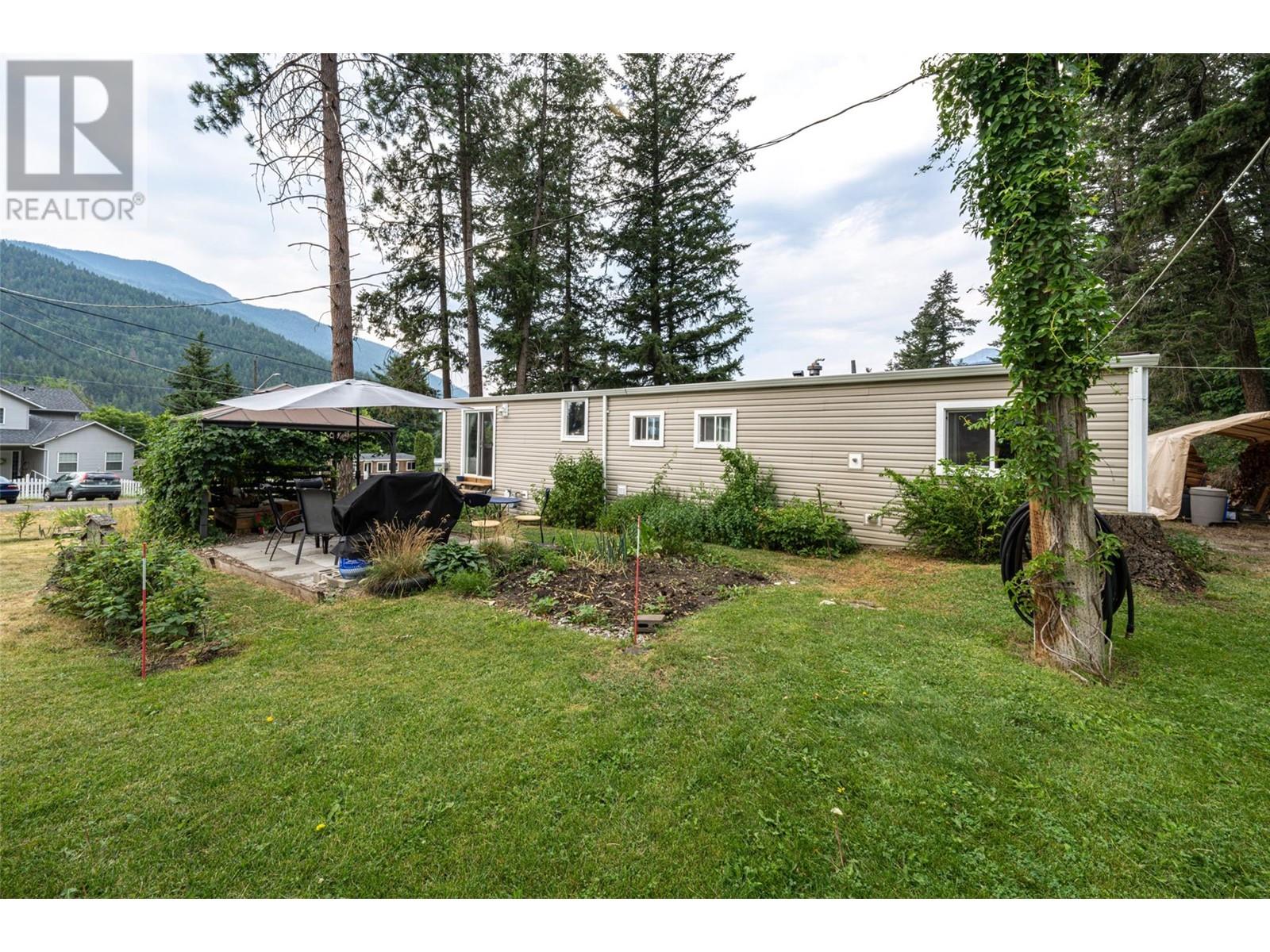 5664 Ponderosa Road, Falkland, British Columbia  V0E 1W0 - Photo 1 - 10320665