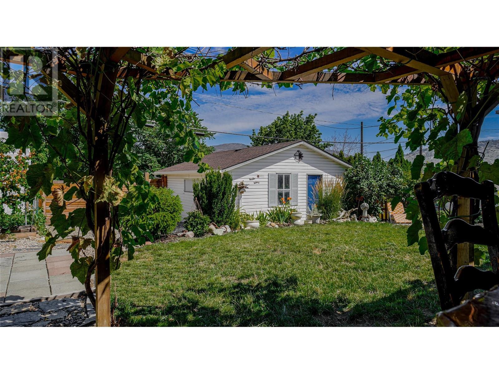 5957 Okanagan Street, Oliver, British Columbia  V0H 1T0 - Photo 1 - 10321127