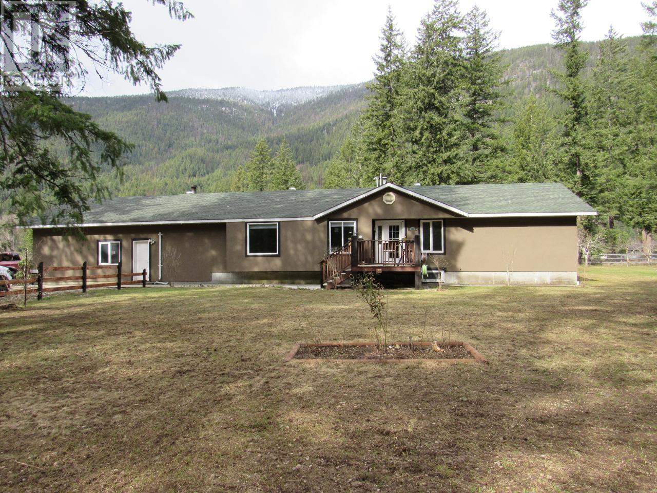 2015 3a Highway, Castlegar, British Columbia  V1N 4N1 - Photo 43 - 2478830