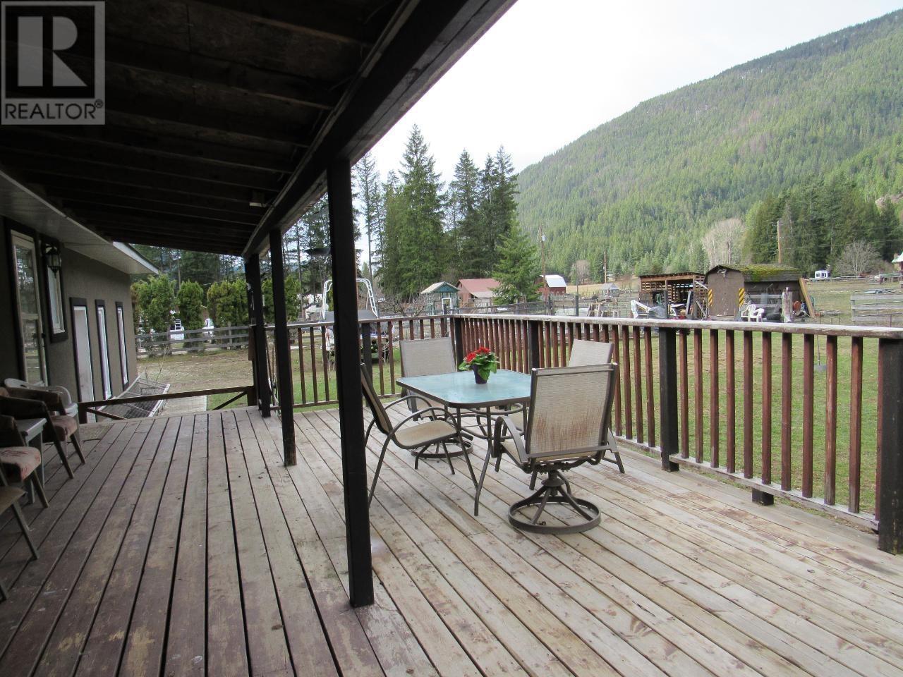 2015 3a Highway, Castlegar, British Columbia  V1N 4N1 - Photo 44 - 2478830