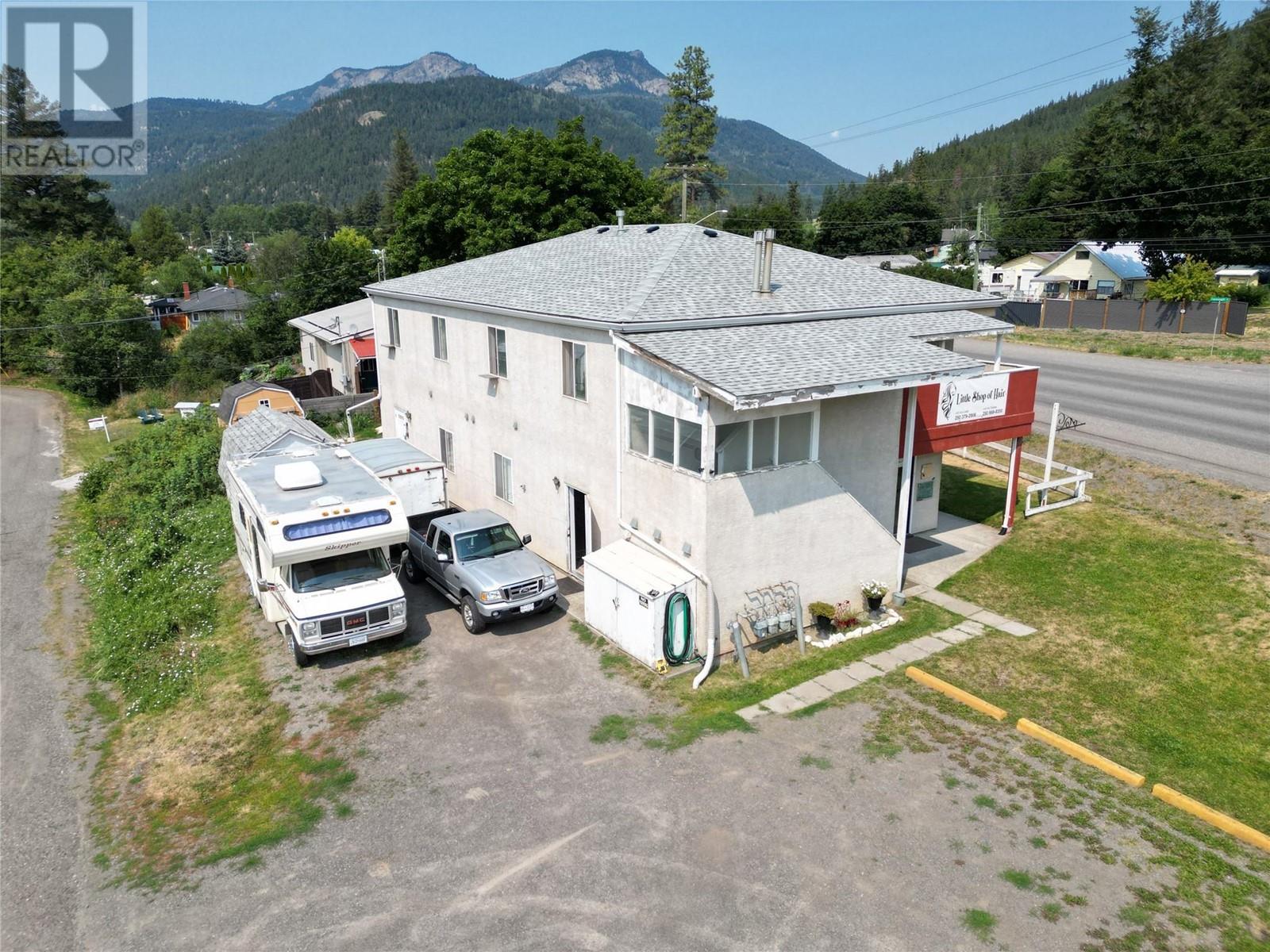 5683 97 Highway N, Falkland, British Columbia  V0E 1W1 - Photo 2 - 10320843