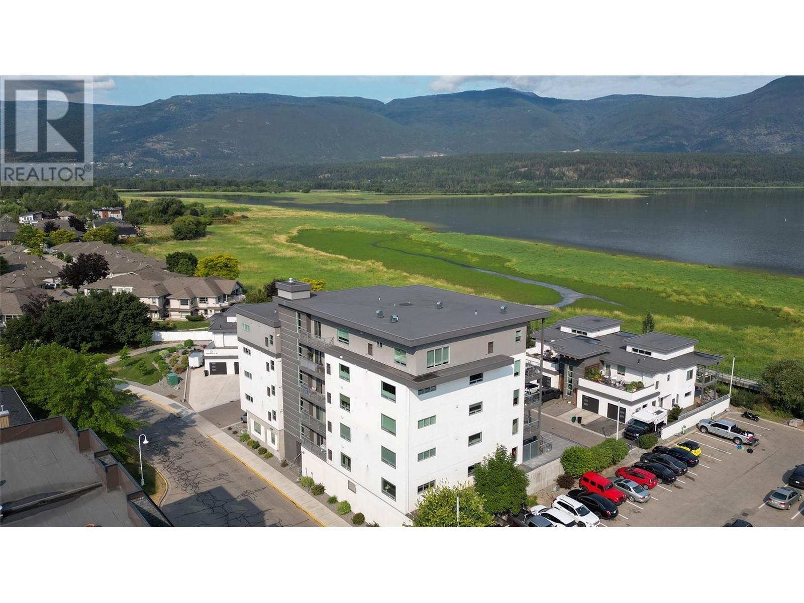 131 Harbourfront Drive Ne Unit# 402, Salmon Arm, British Columbia  V1E 2T3 - Photo 1 - 10321523