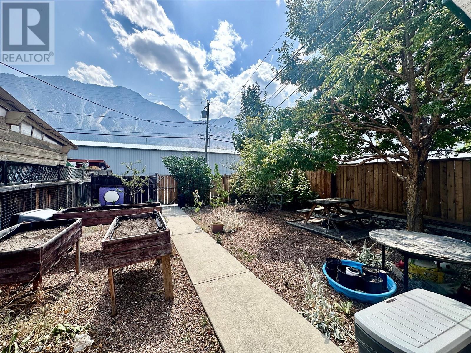 623 7th Avenue, Keremeos, British Columbia  V0X 1N0 - Photo 38 - 10321273