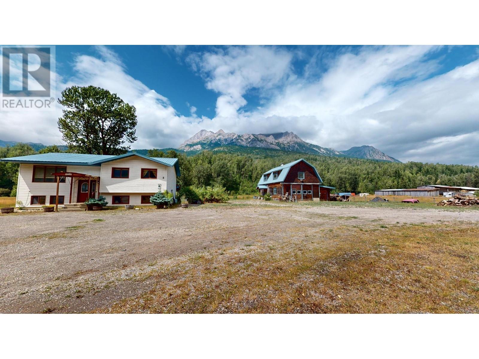 2087 3 Highway, Fernie, British Columbia  V0B 1M5 - Photo 32 - 2478970