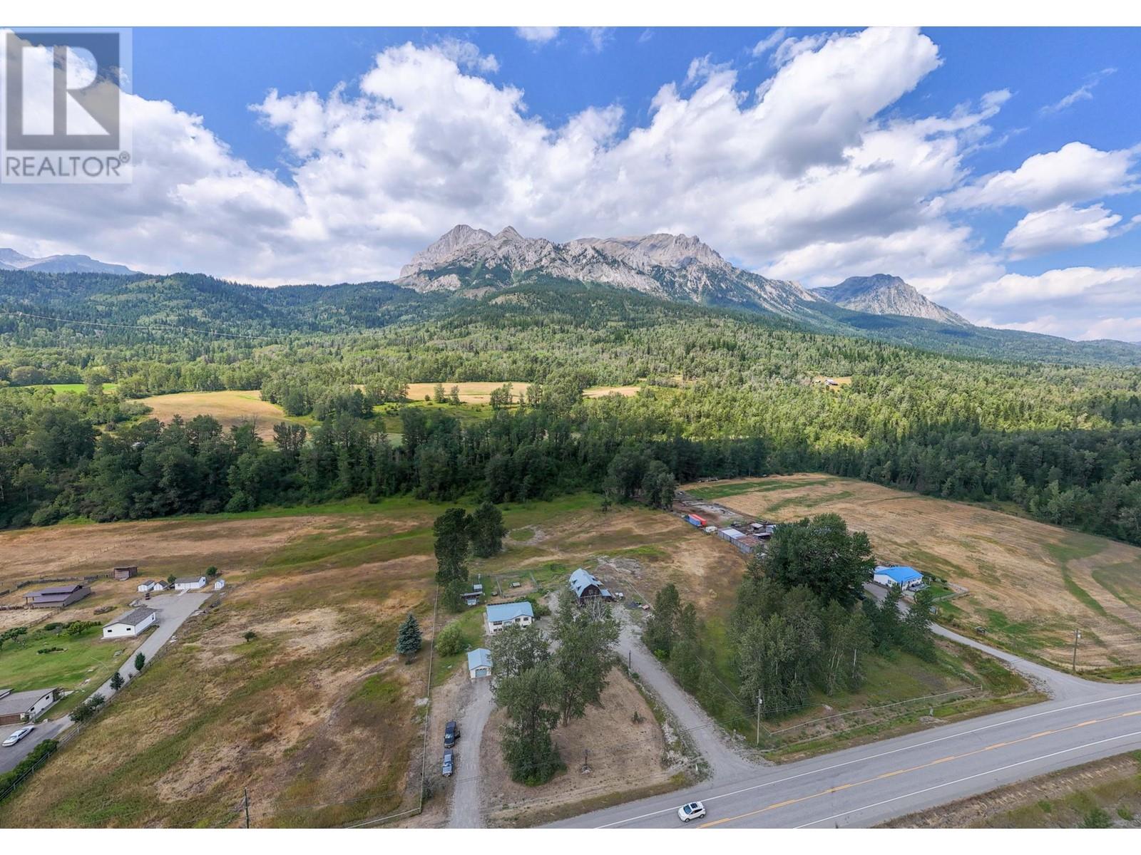 2087 3 Highway, Fernie, British Columbia  V0B 1M5 - Photo 41 - 2478970