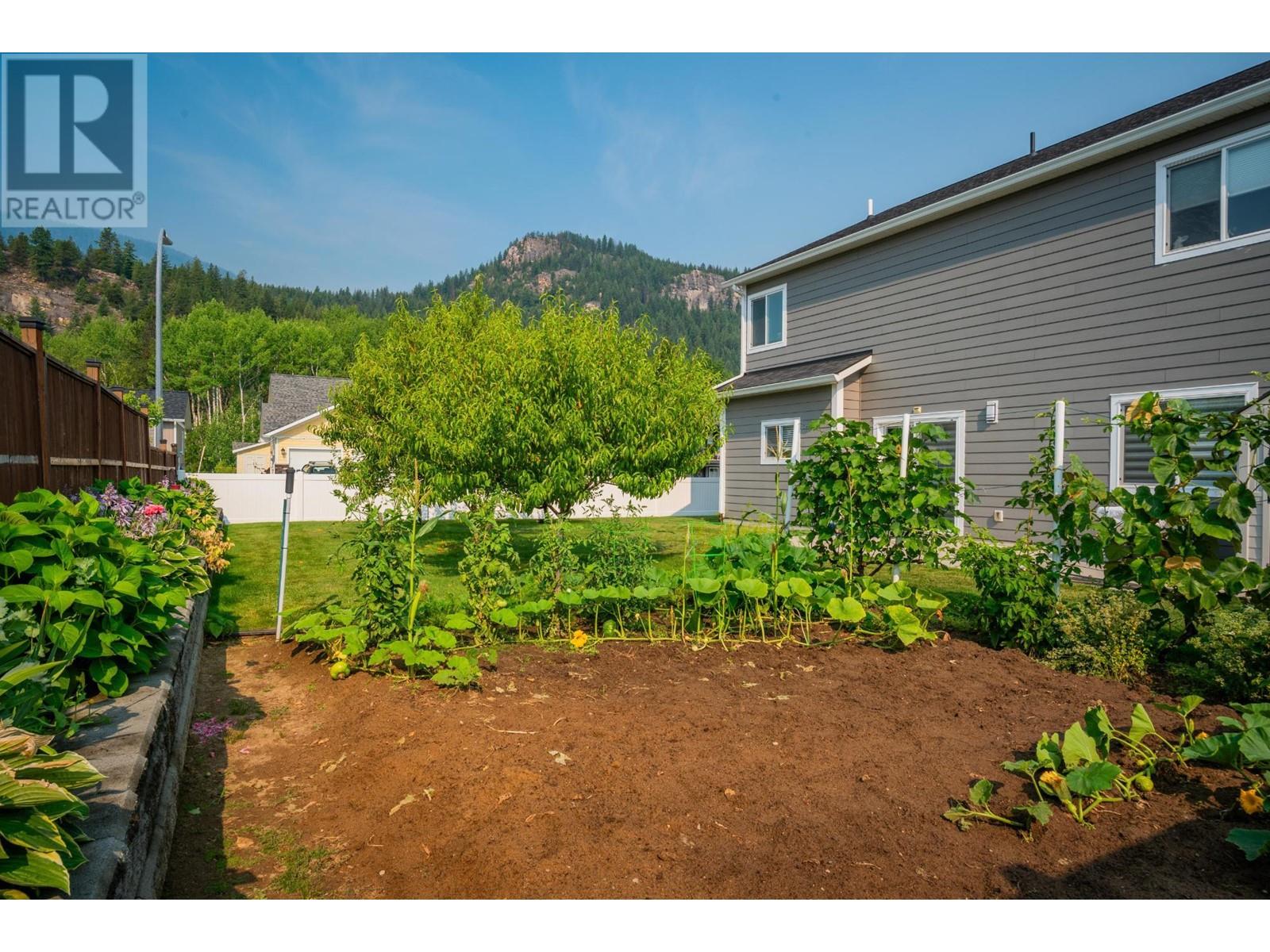 1532 Aspen Lane, Castlegar, British Columbia  V1N 4X8 - Photo 68 - 2478971