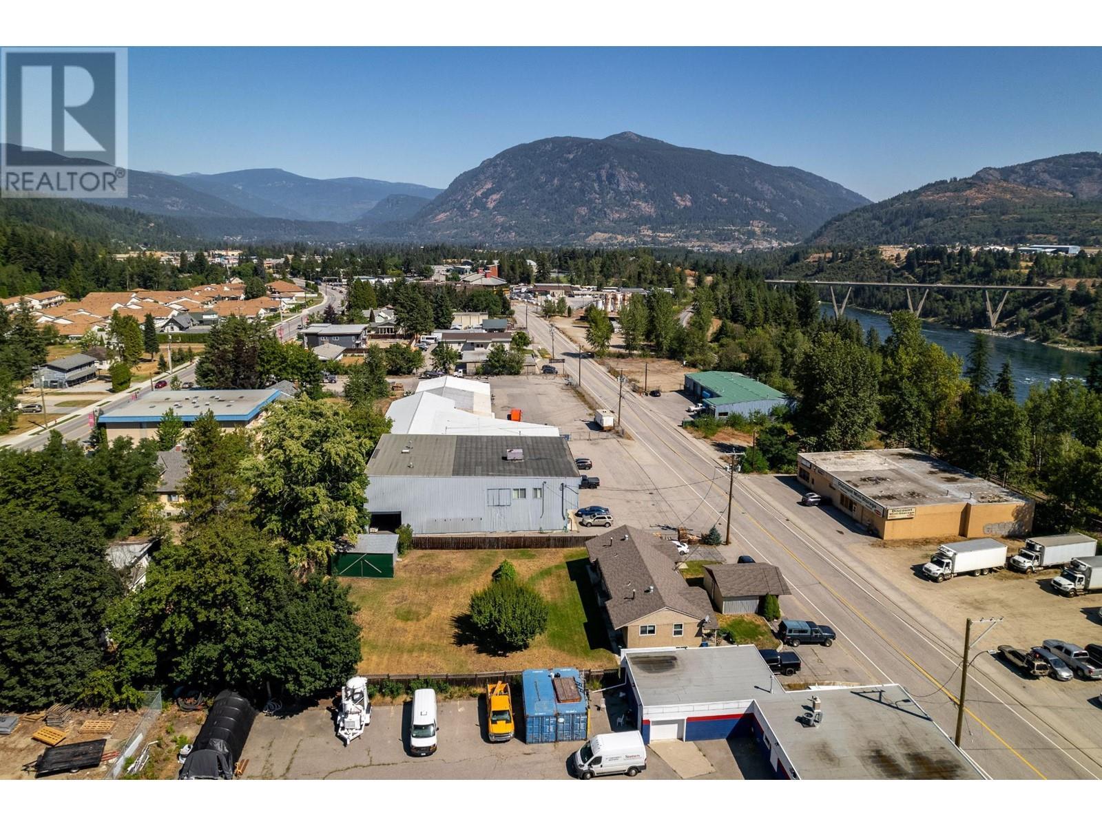 2250 6th Avenue, Castlegar, British Columbia  V1N 2V9 - Photo 73 - 2479062