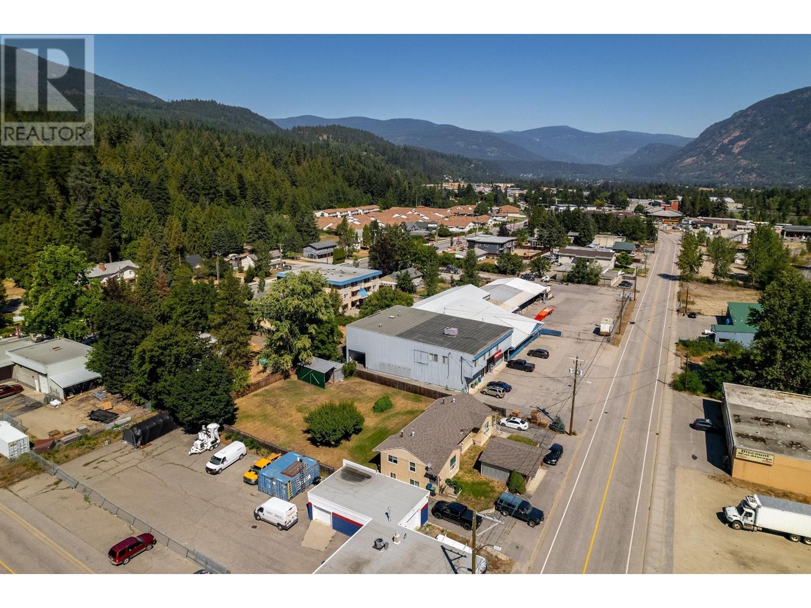 2250 6th Avenue, Castlegar, British Columbia  V1N 2V9 - Photo 74 - 2479062