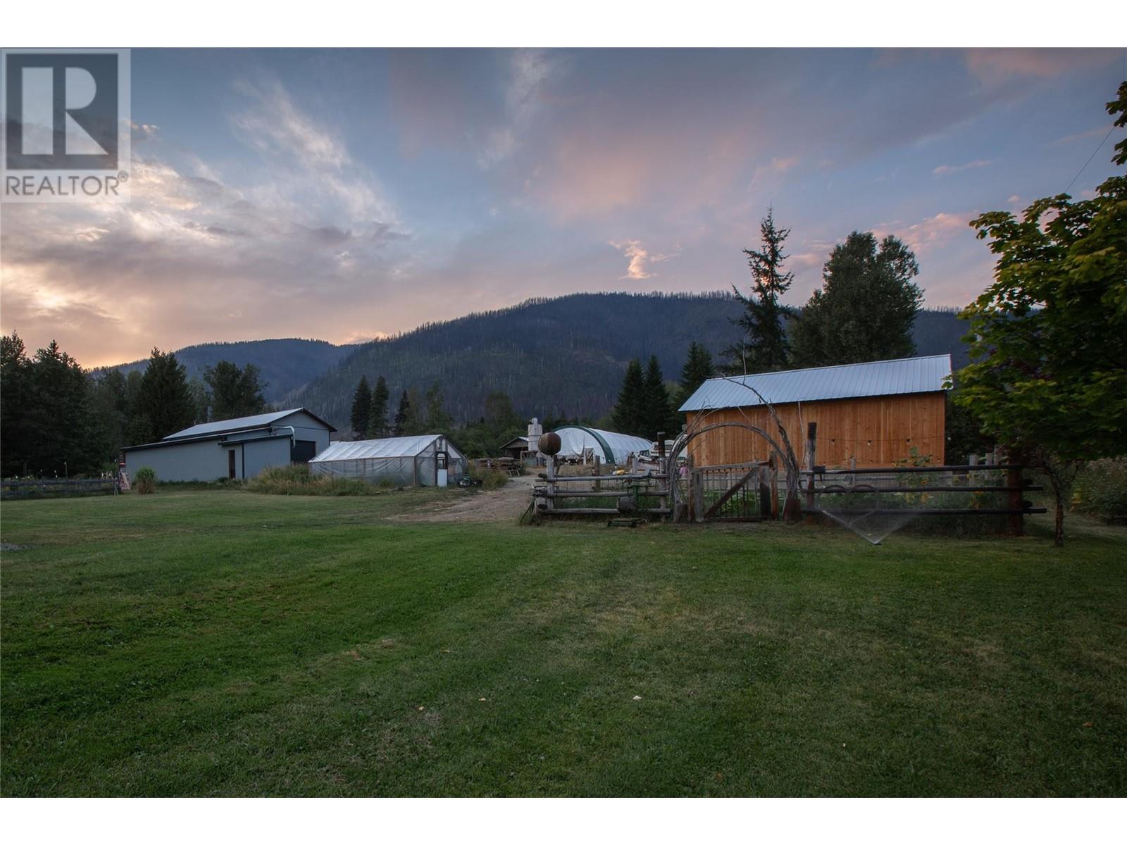 2523 Evans Road, Celista, British Columbia  V0E 1M6 - Photo 11 - 10322019