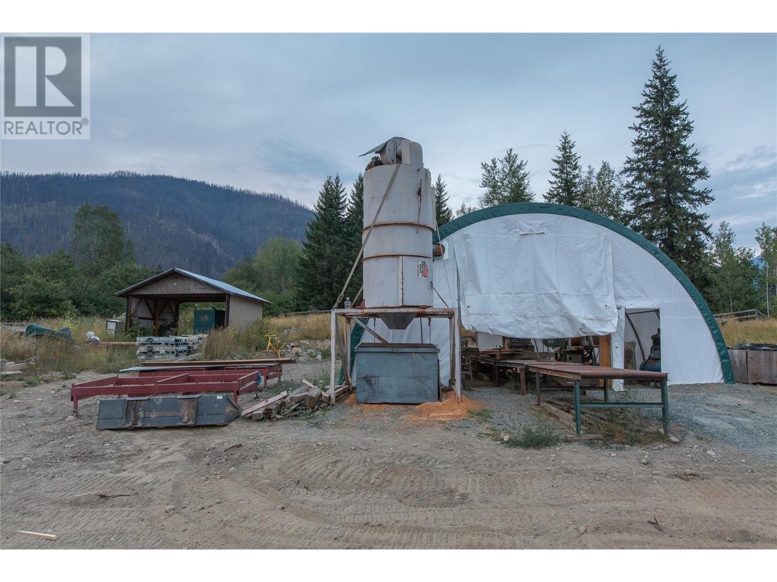 2523 Evans Road, Celista, British Columbia  V0E 1M6 - Photo 12 - 10322019