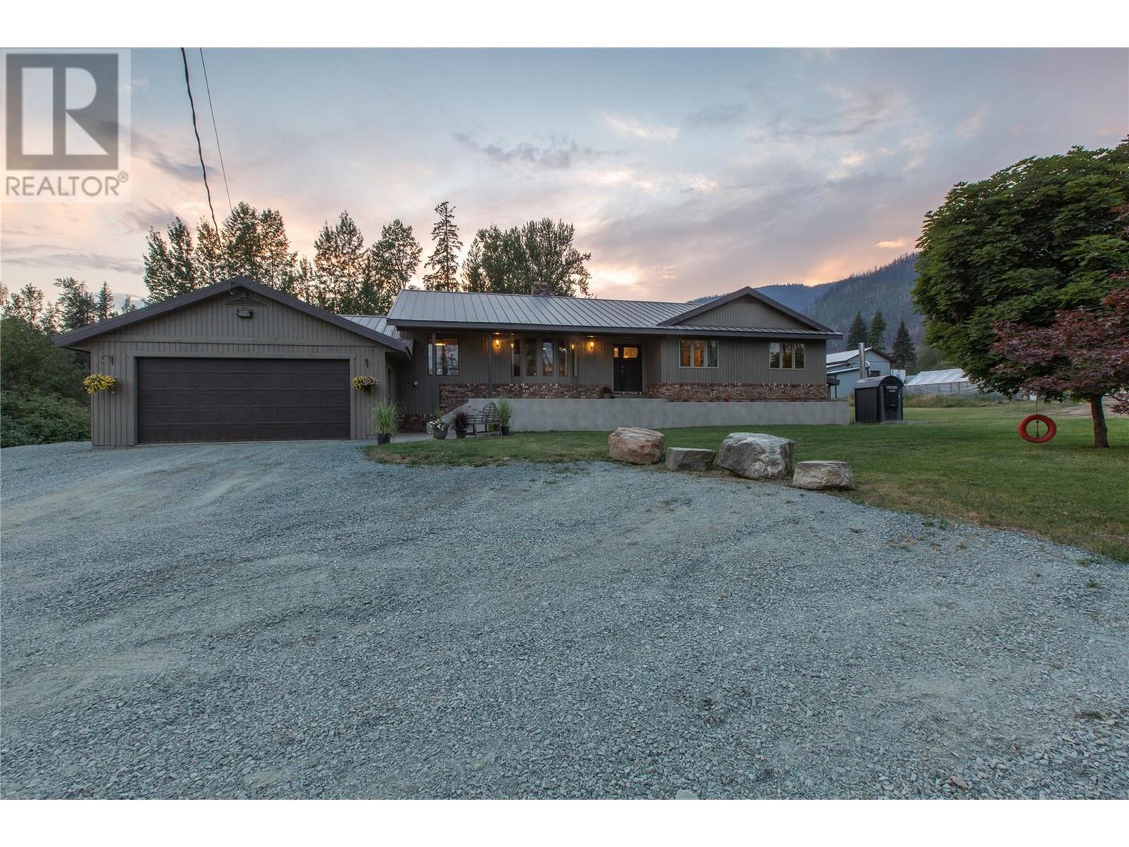 2523 Evans Road, Celista, British Columbia  V0E 1M6 - Photo 3 - 10322019