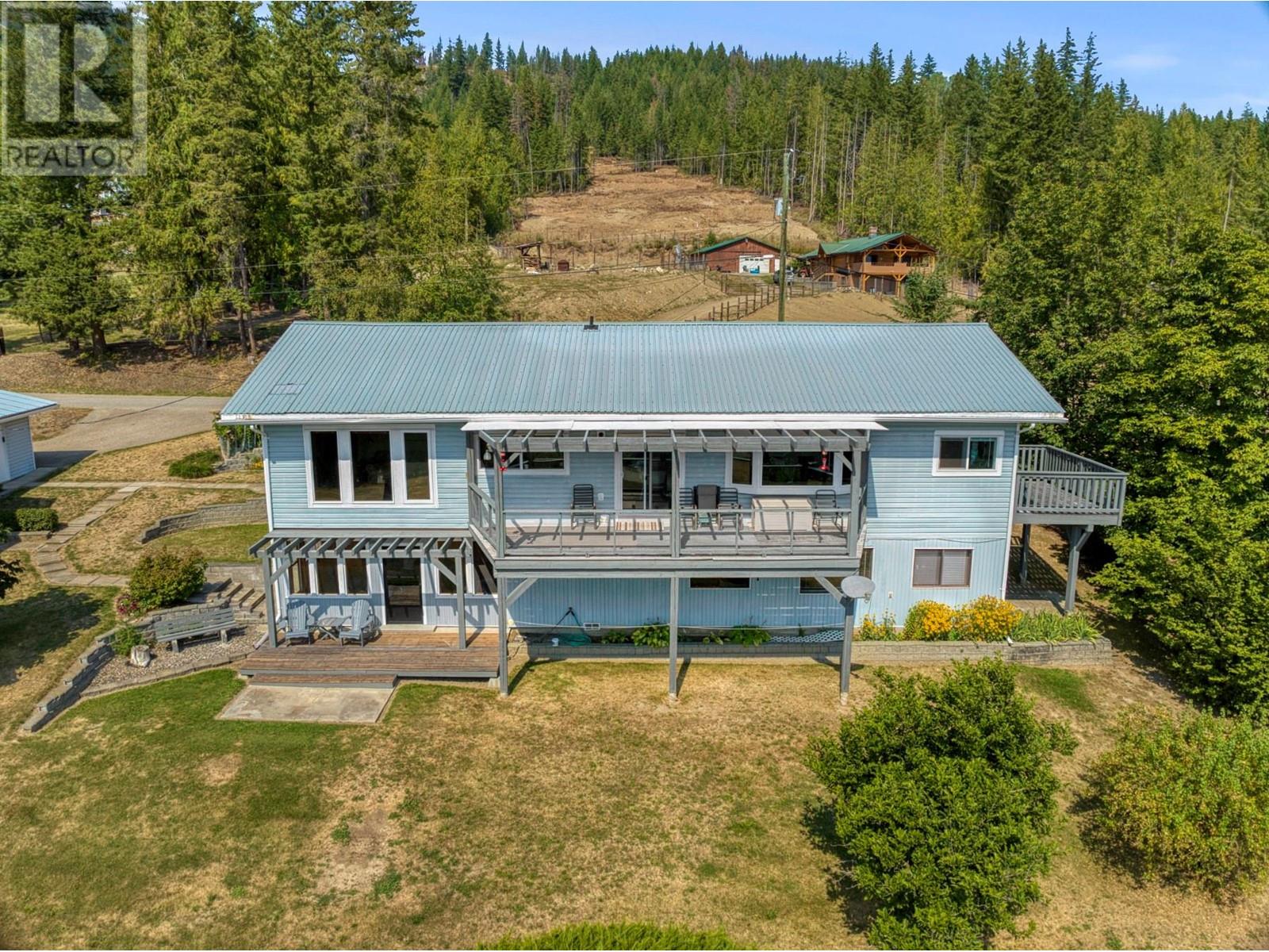 3730 Parri Road, Sorrento, British Columbia  V0E 2W1 - Photo 3 - 10322058