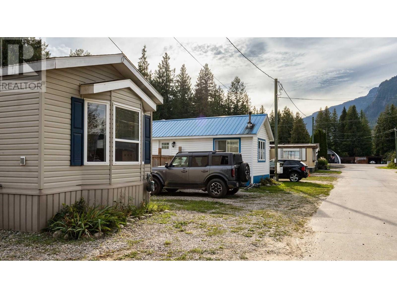 978 Lundell Road, Revelstoke, British Columbia  V0E 2S0 - Photo 5 - 10322327