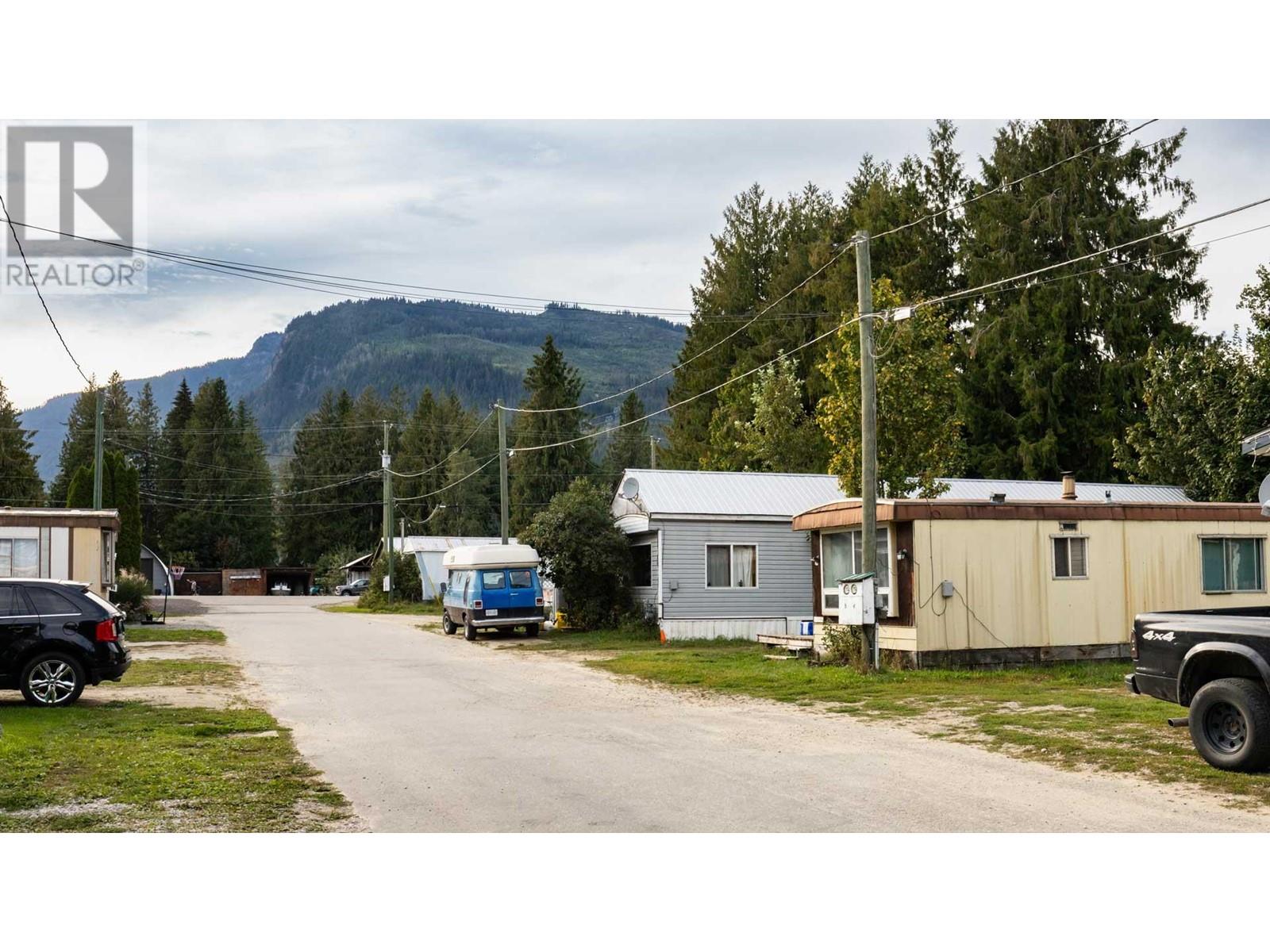 978 Lundell Road, Revelstoke, British Columbia  V0E 2S0 - Photo 6 - 10322327