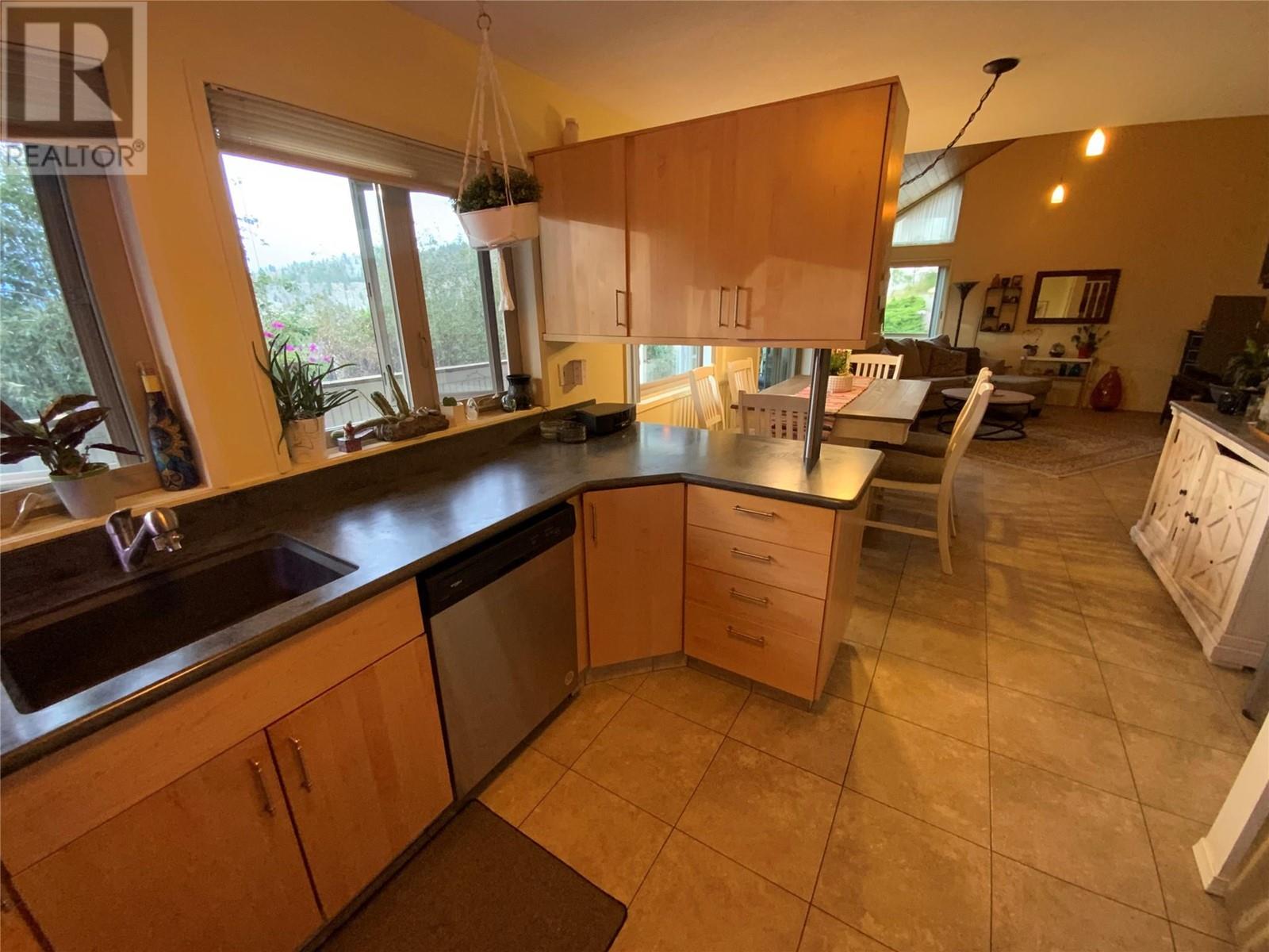 186 Dewdney Crescent, Penticton, British Columbia  V2A 7Z6 - Photo 8 - 10322344