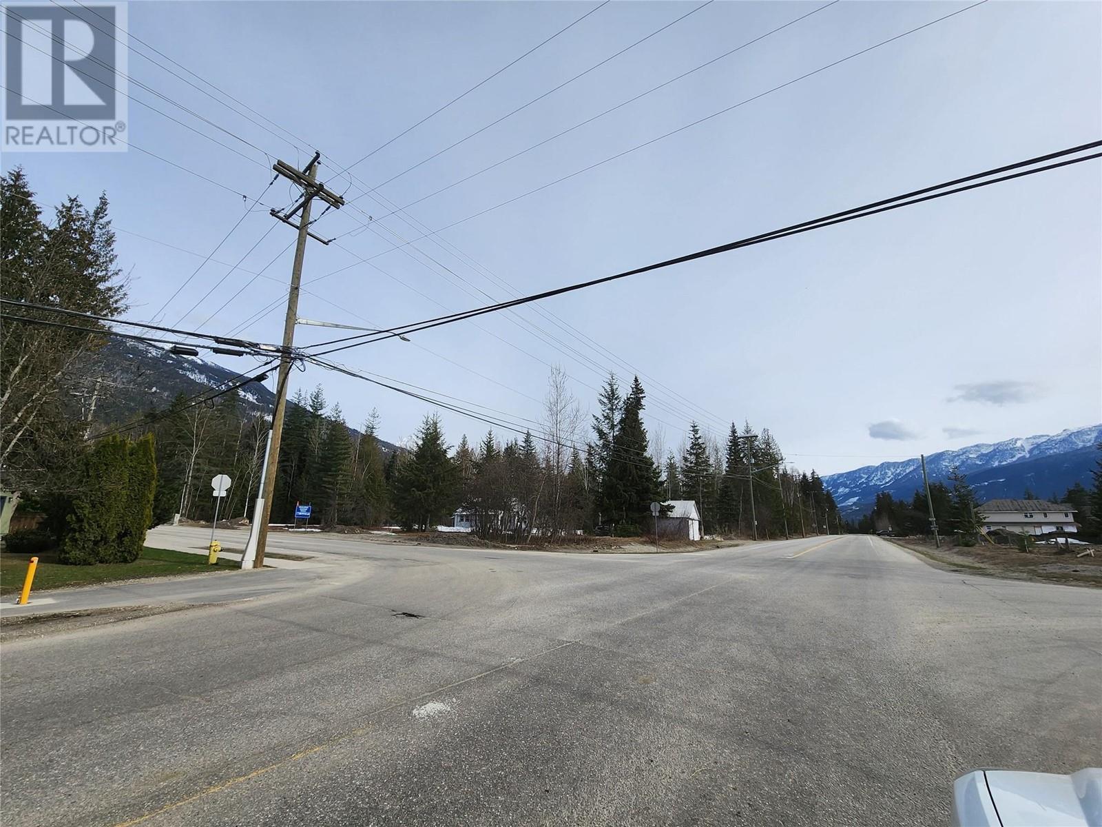 2102 Airport Way, Revelstoke, British Columbia  V0E 2S0 - Photo 2 - 10322373