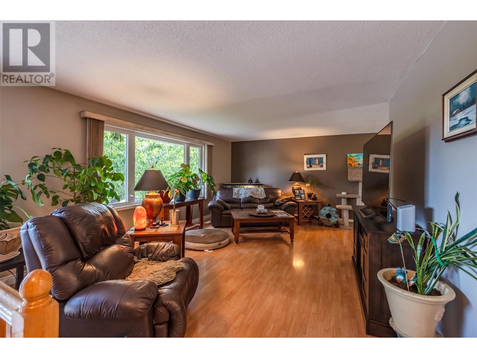 8517 Tomlin Street, Summerland, British Columbia  V0H 1Z4 - Photo 3 - 10322362