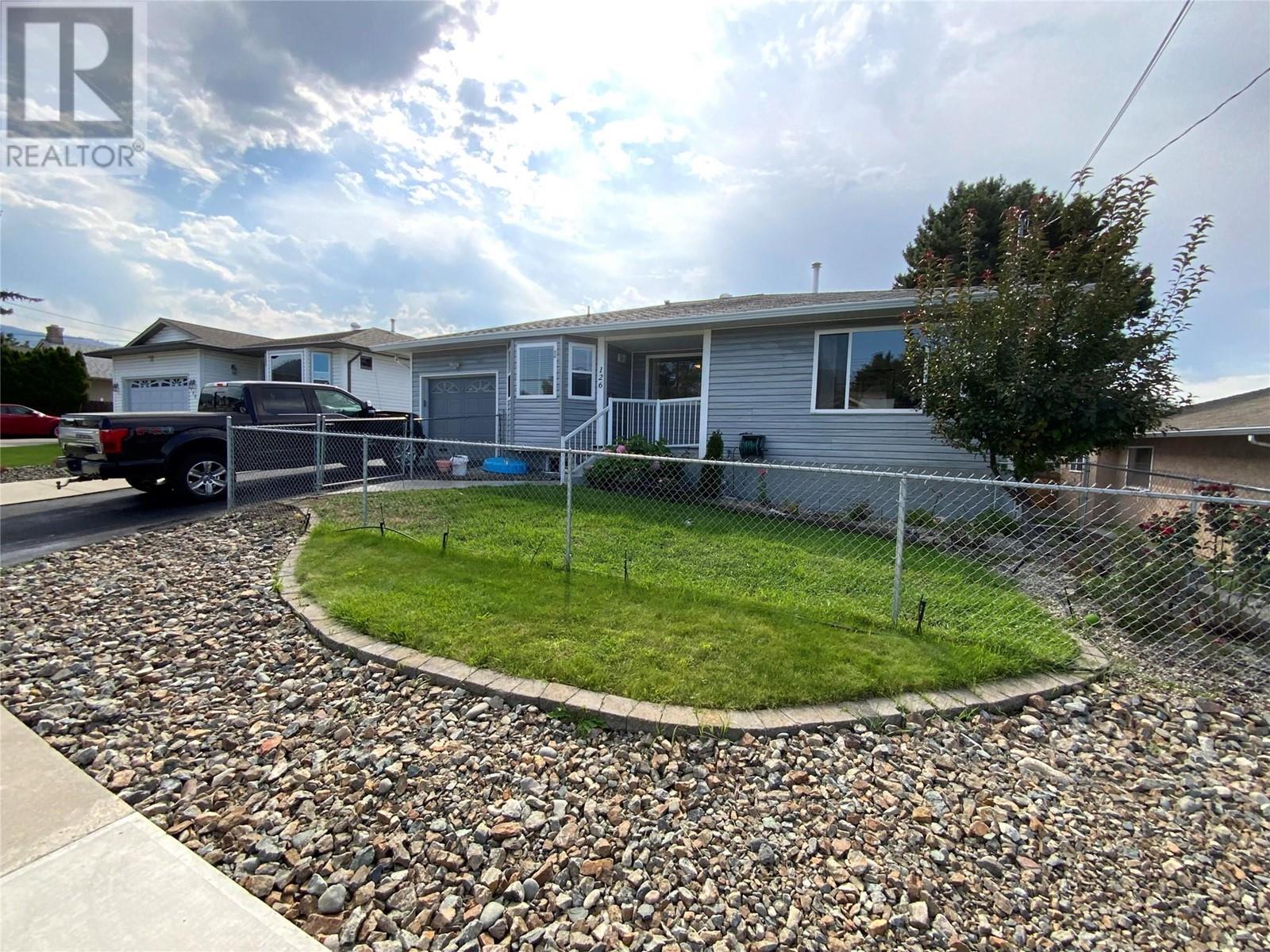 126 Okanagan Avenue W, Penticton, British Columbia  V2A 3L1 - Photo 1 - 10322646