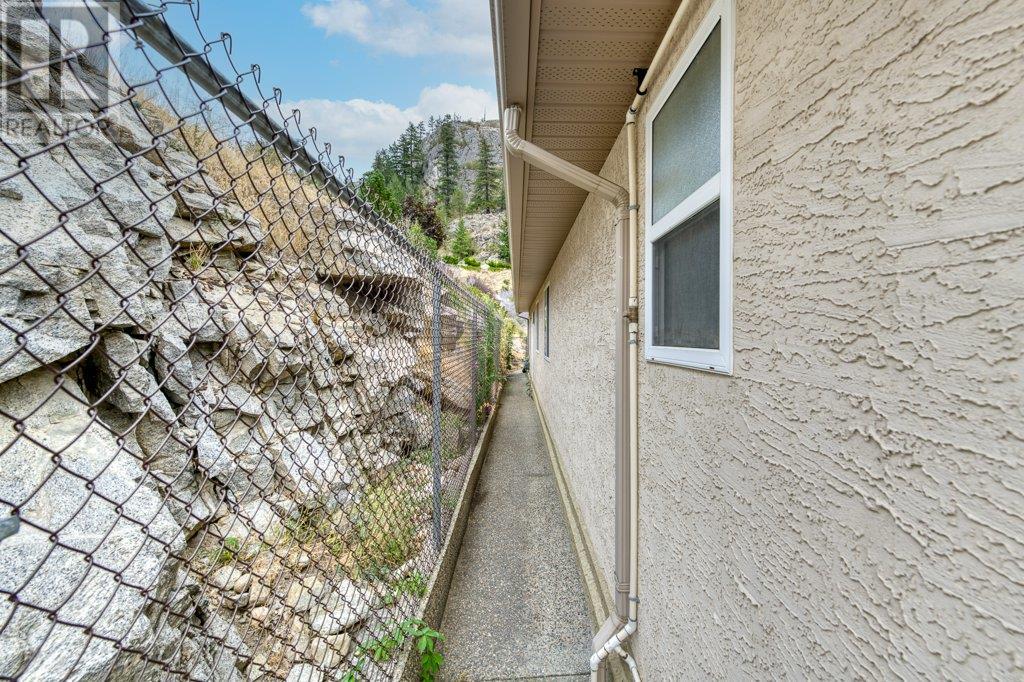 113 Christie Mountain Lane, Okanagan Falls, British Columbia  V0H 1R3 - Photo 33 - 10322657